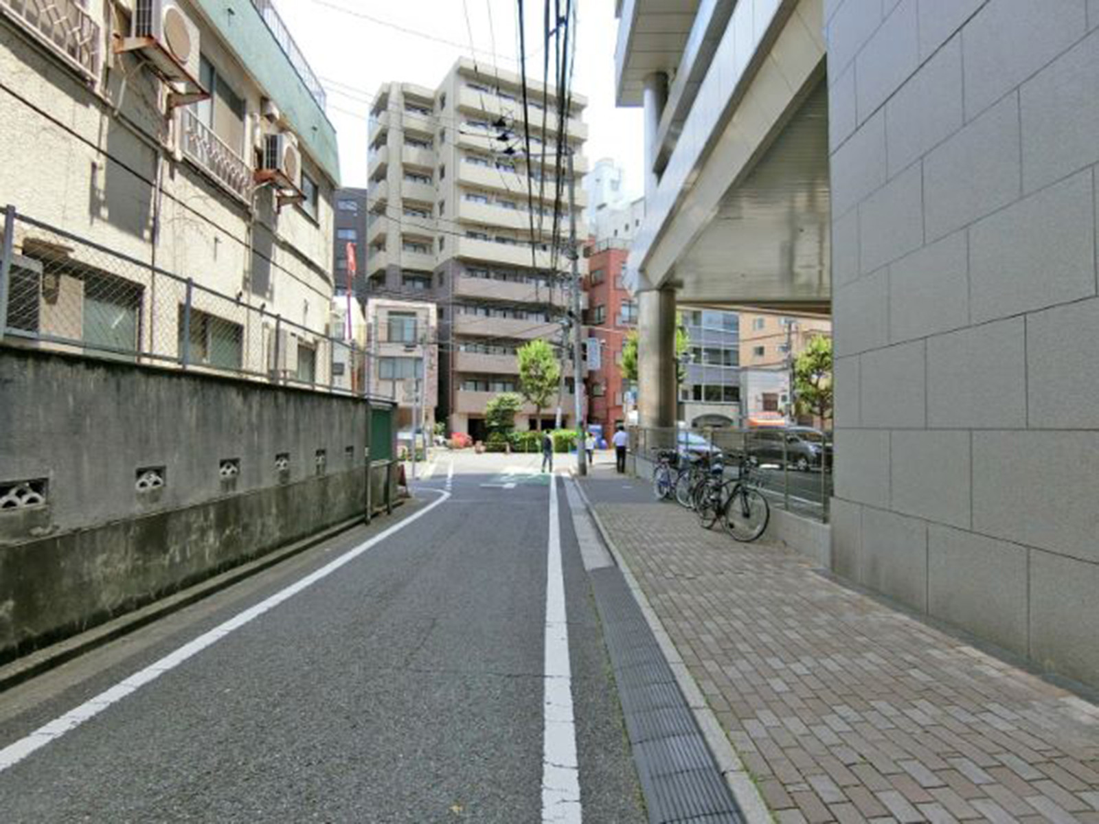 コルティス大塚前面の通り