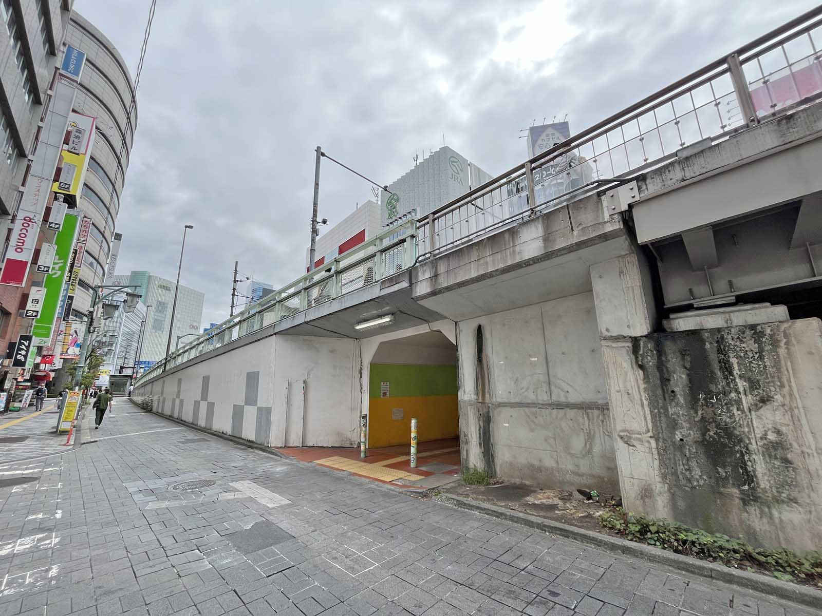新宿311ビル前面通り