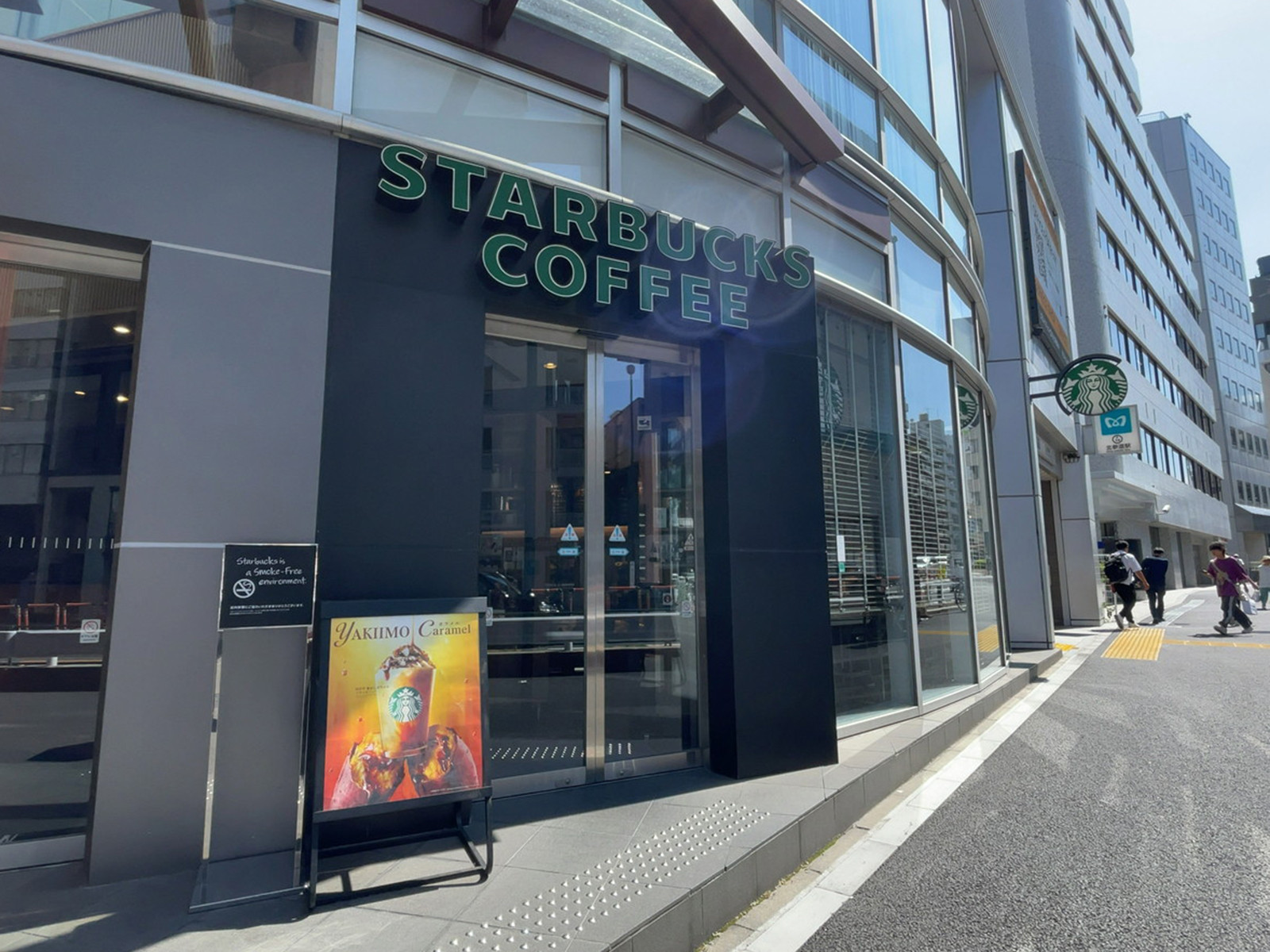 至近のスターバックスコーヒー 北参道店