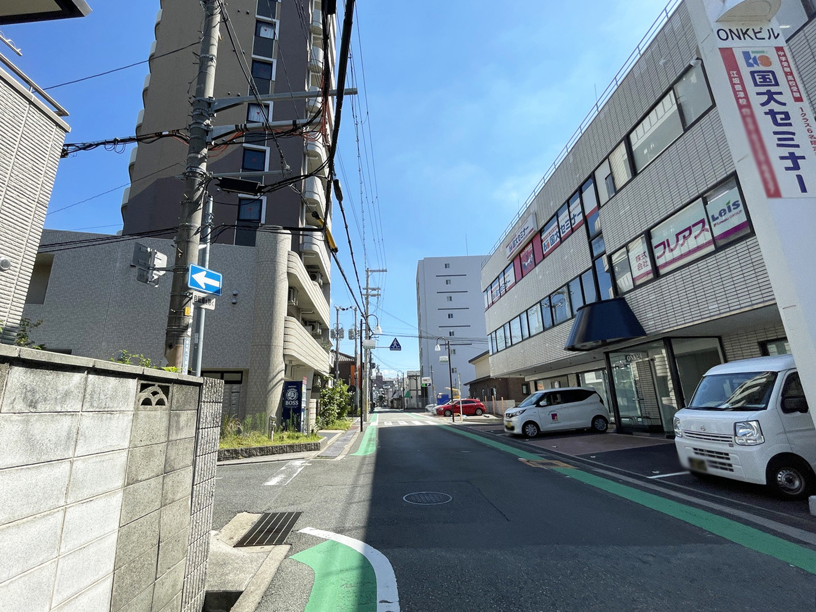 ONKビル前面の通り