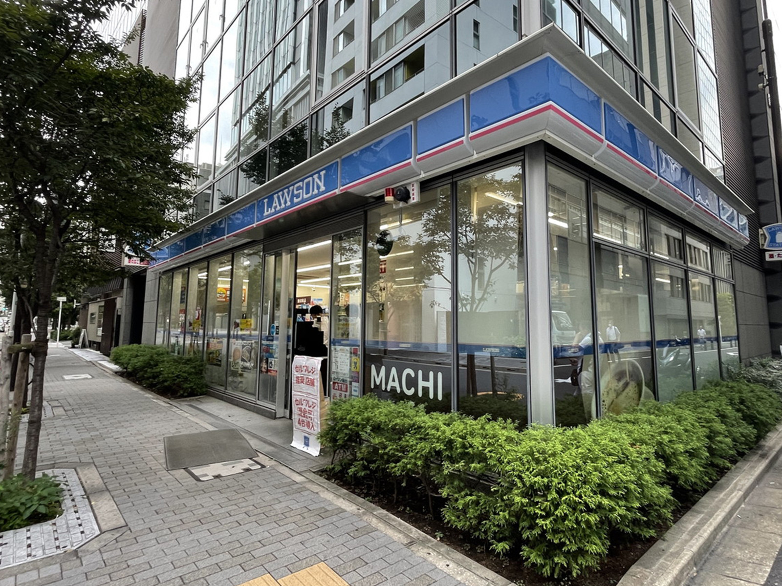 徒歩2分のローソン 日本橋本町2丁目店