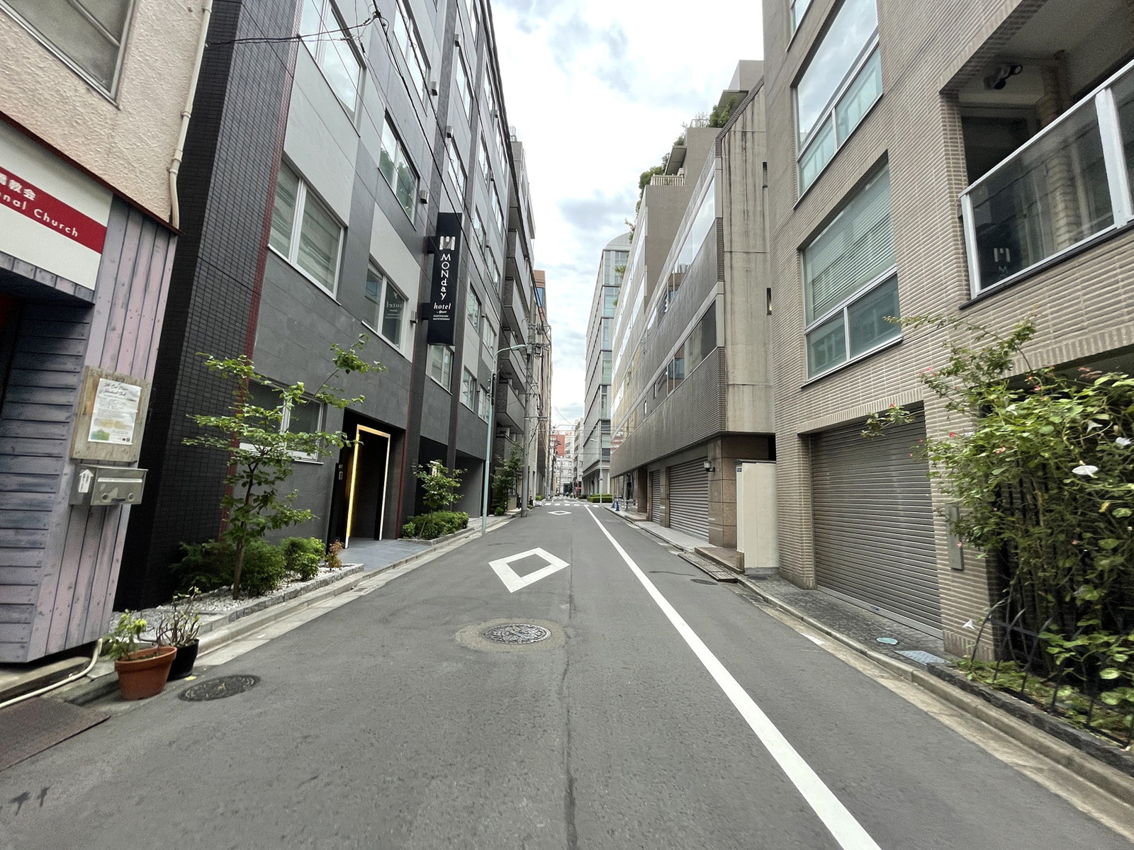 味岡蛎殻町ビル前面の通り