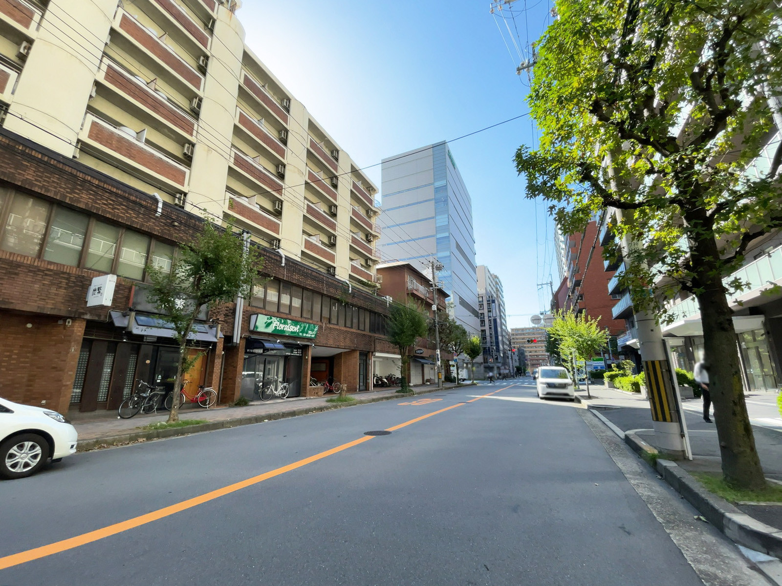 江坂董友ビル前面の通り