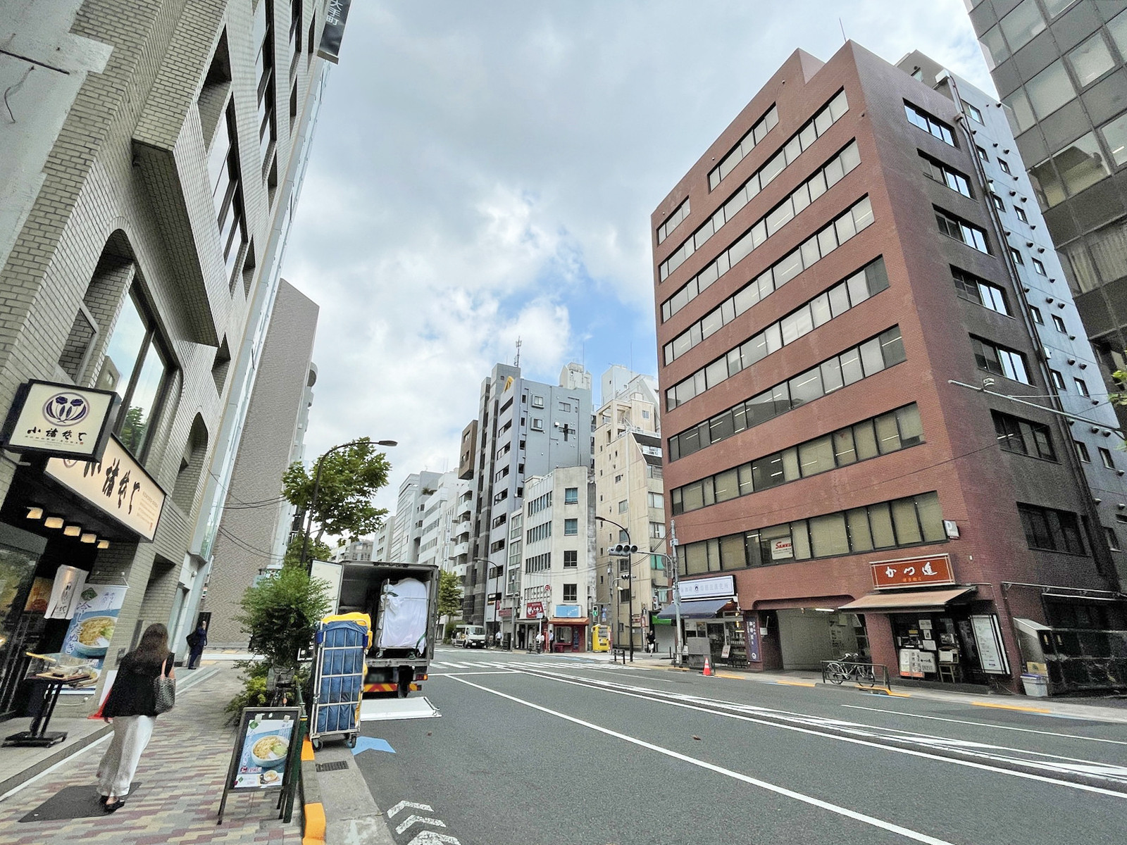 福田ビル前面の外堀通り
