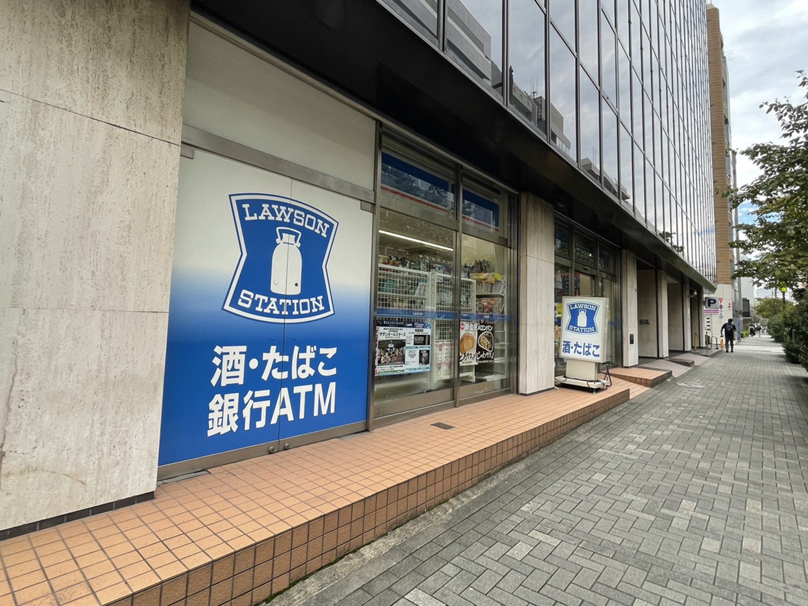 徒歩1分のローソン 箱崎湊店