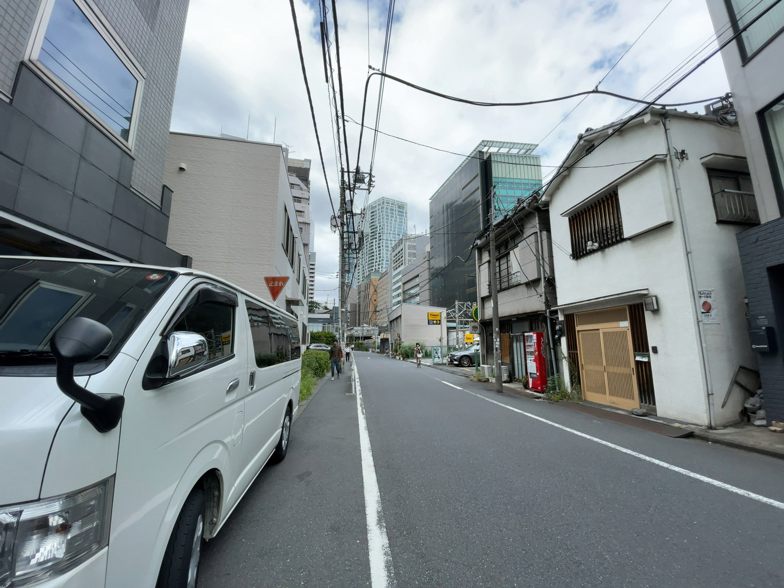 COMSビル前面の通り
