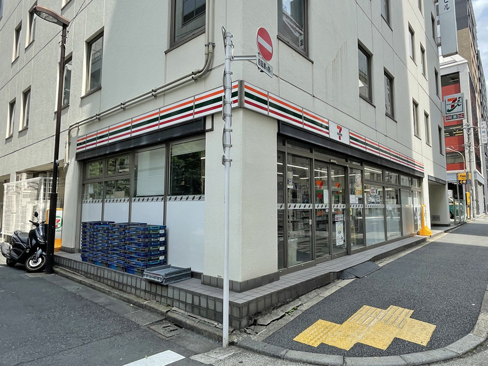 至近のセブンイレブン神田錦町2丁目店