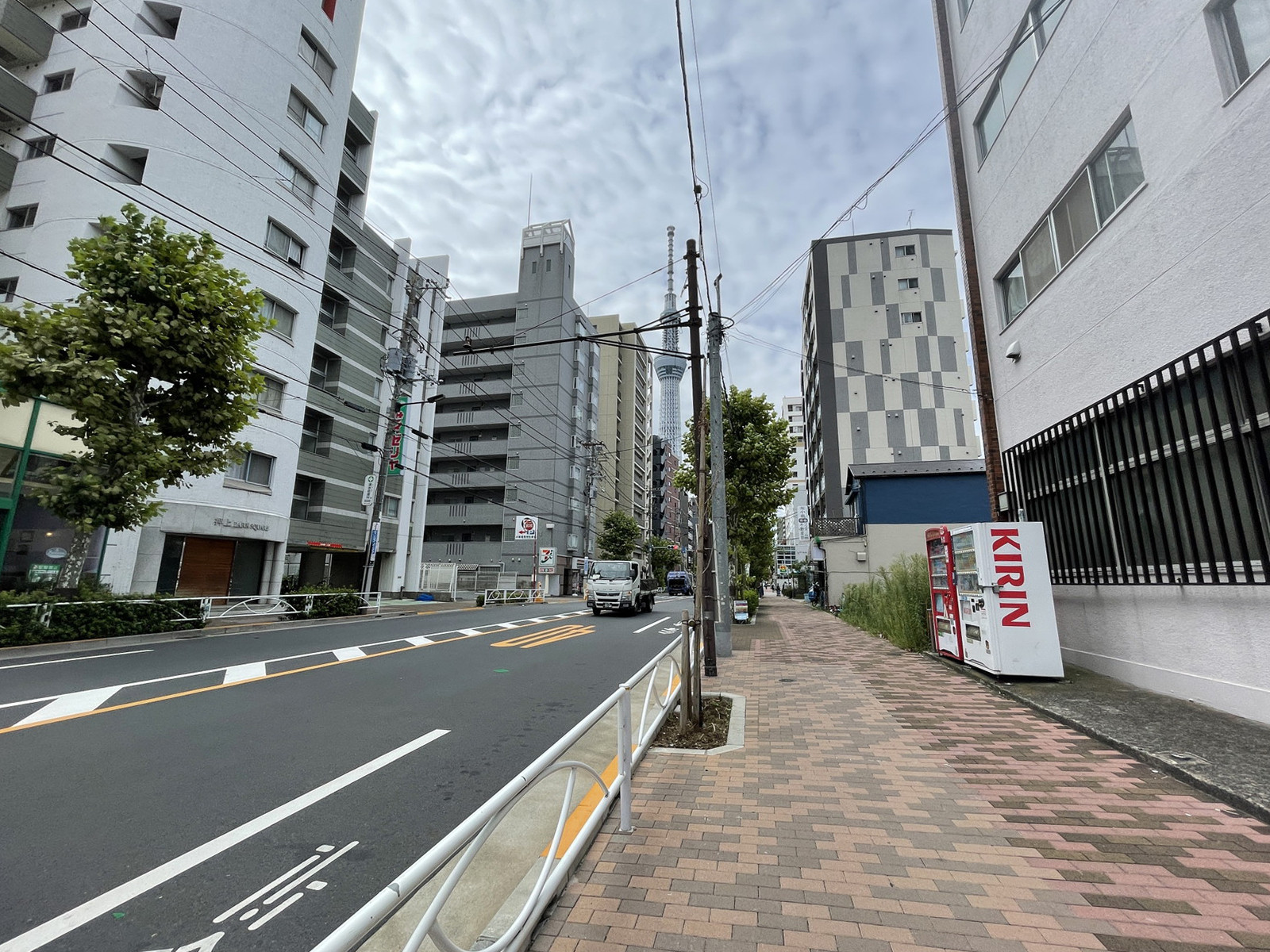 クラウンマンション曳舟前面の通り