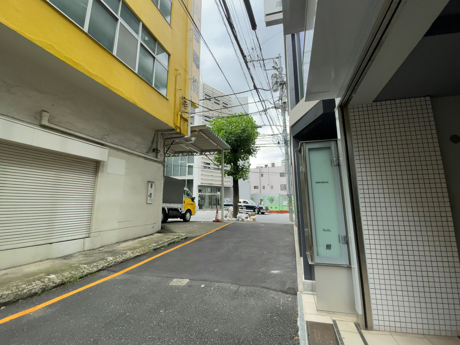 ザ・ロウズ代官山前面の通り