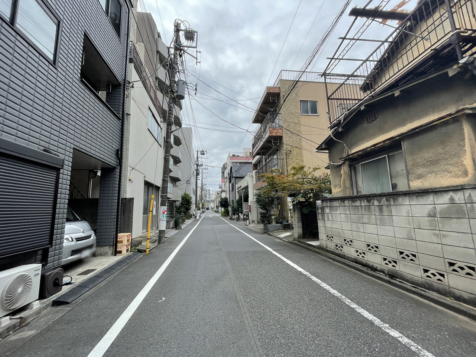 いわきロックンローラービル前面の通り