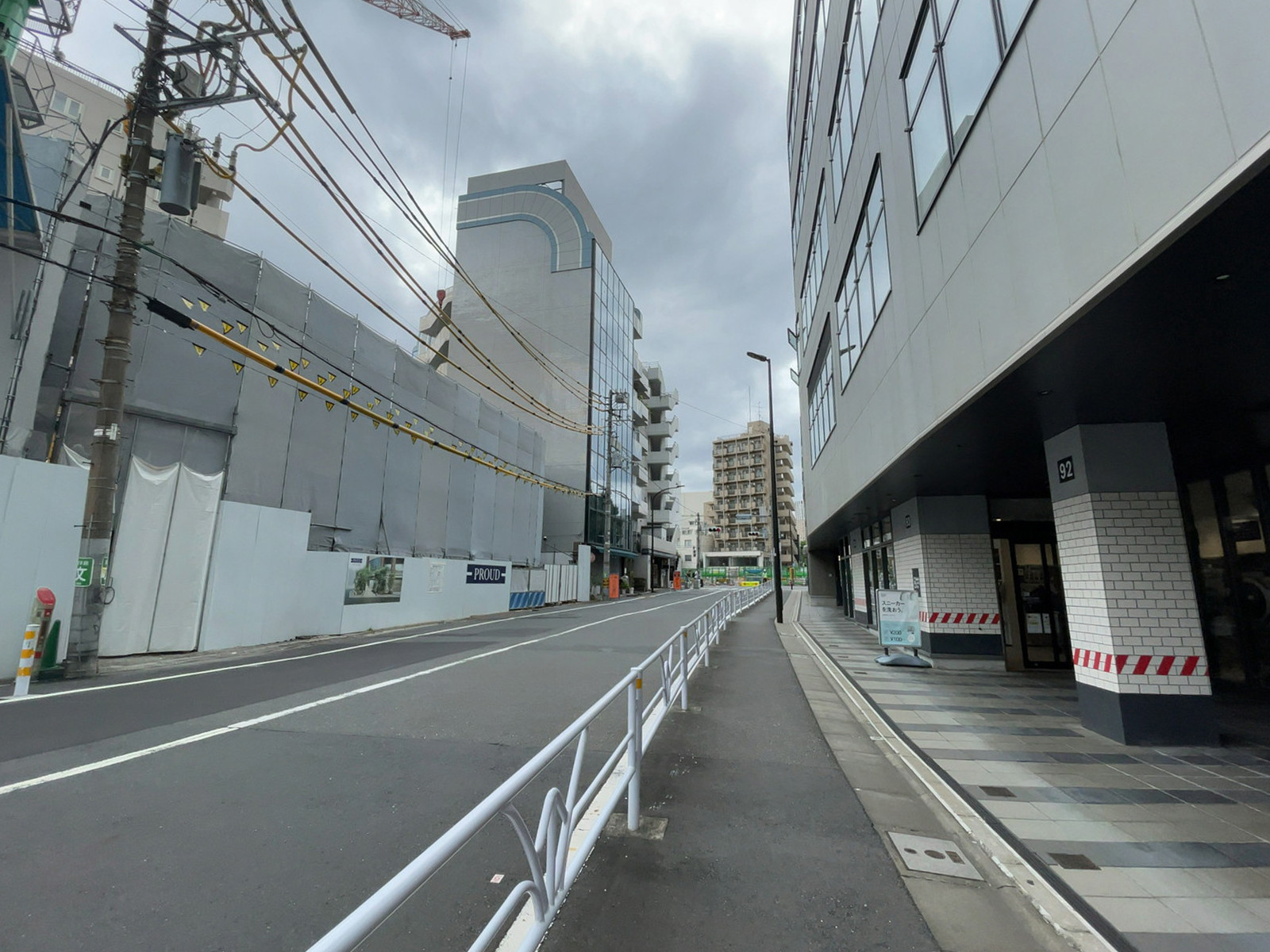 渋谷ブリッジ前面の通り