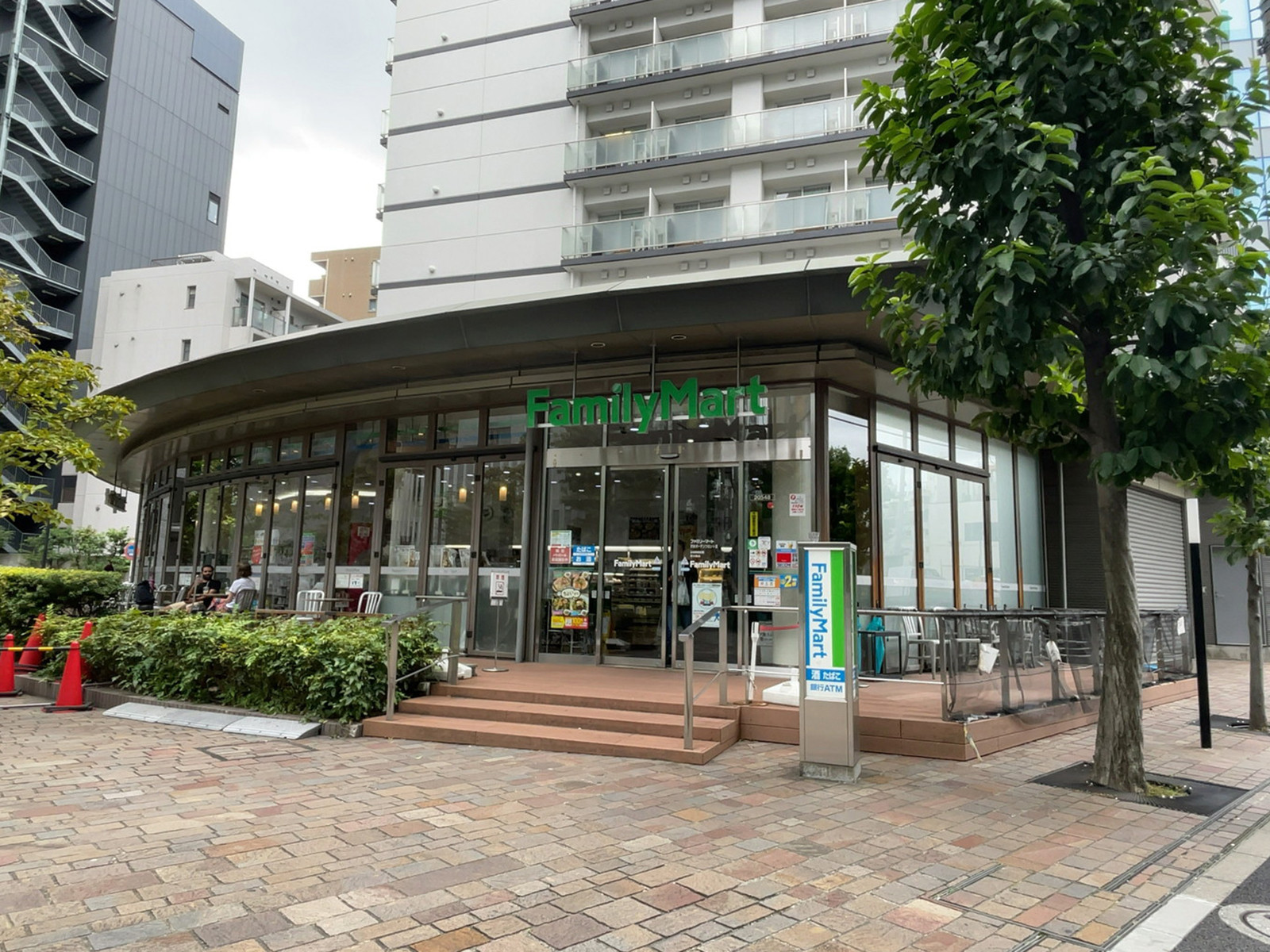 徒歩2分のファミリーマート 渋谷ガーデンフロント店