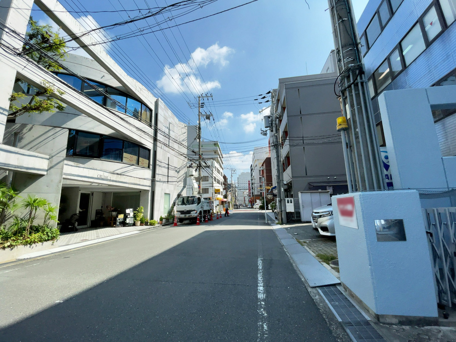 クルーズ江坂第2ビル前面の通り