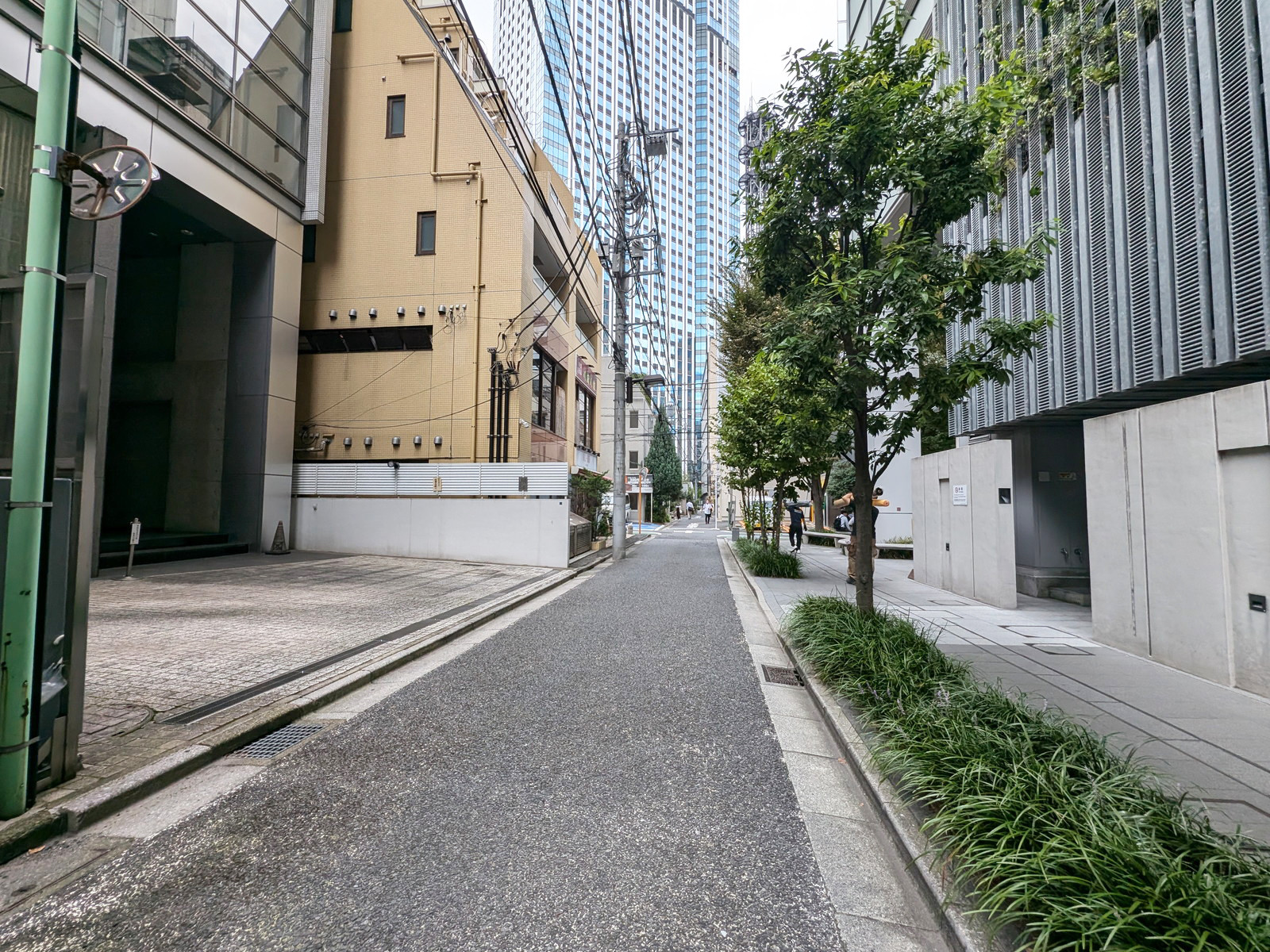 アローム赤坂ビル前面の通り