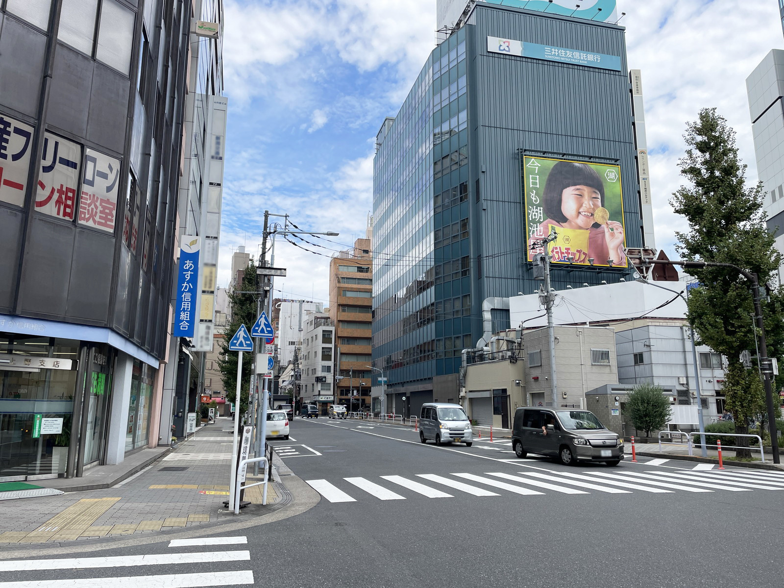 上野TSビル前面の通り