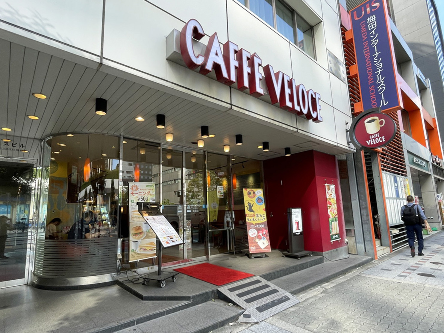 並びにある	カフェ・ベローチェ
