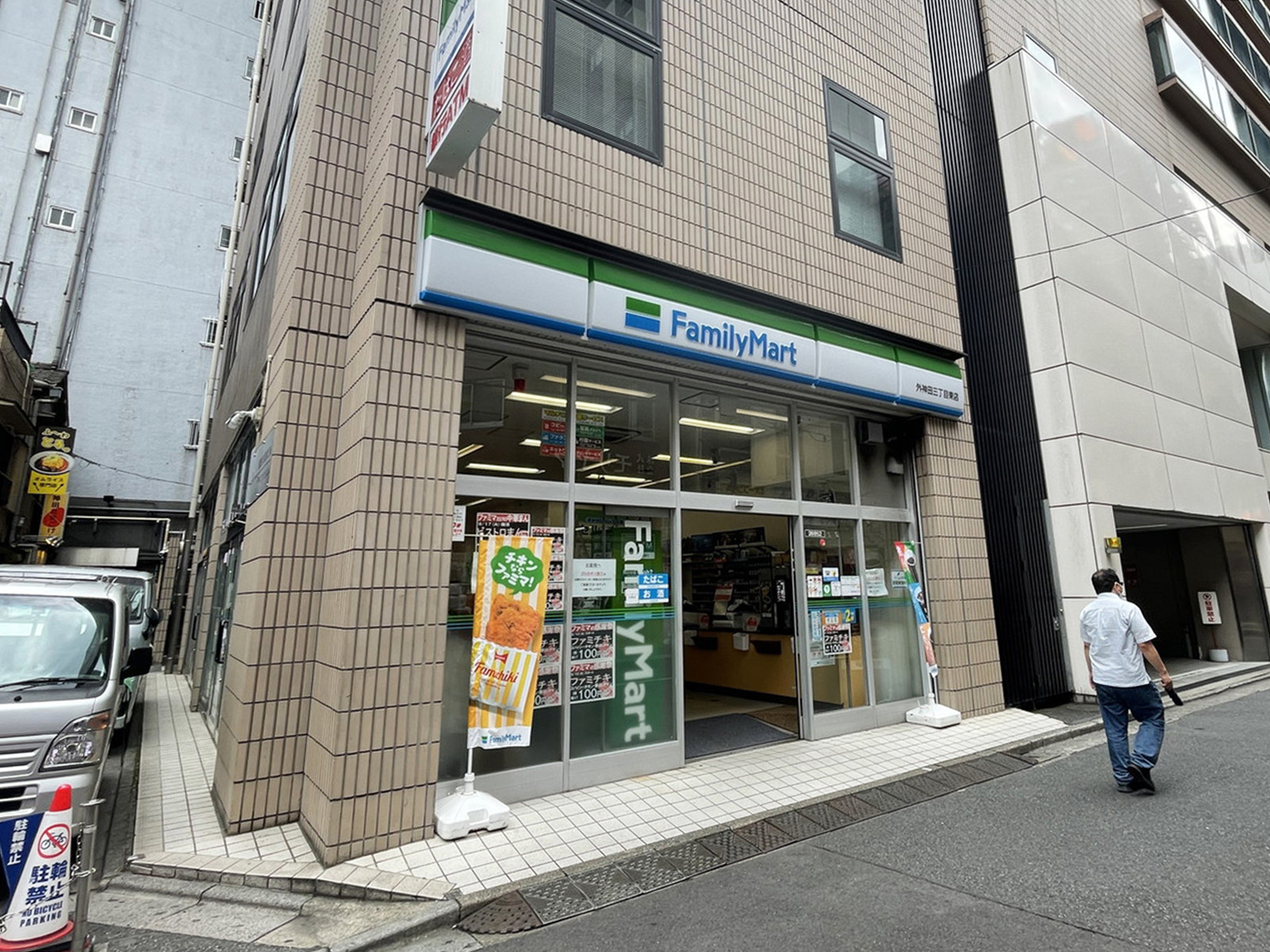 至近のファミリーマート 外神田三丁目東店