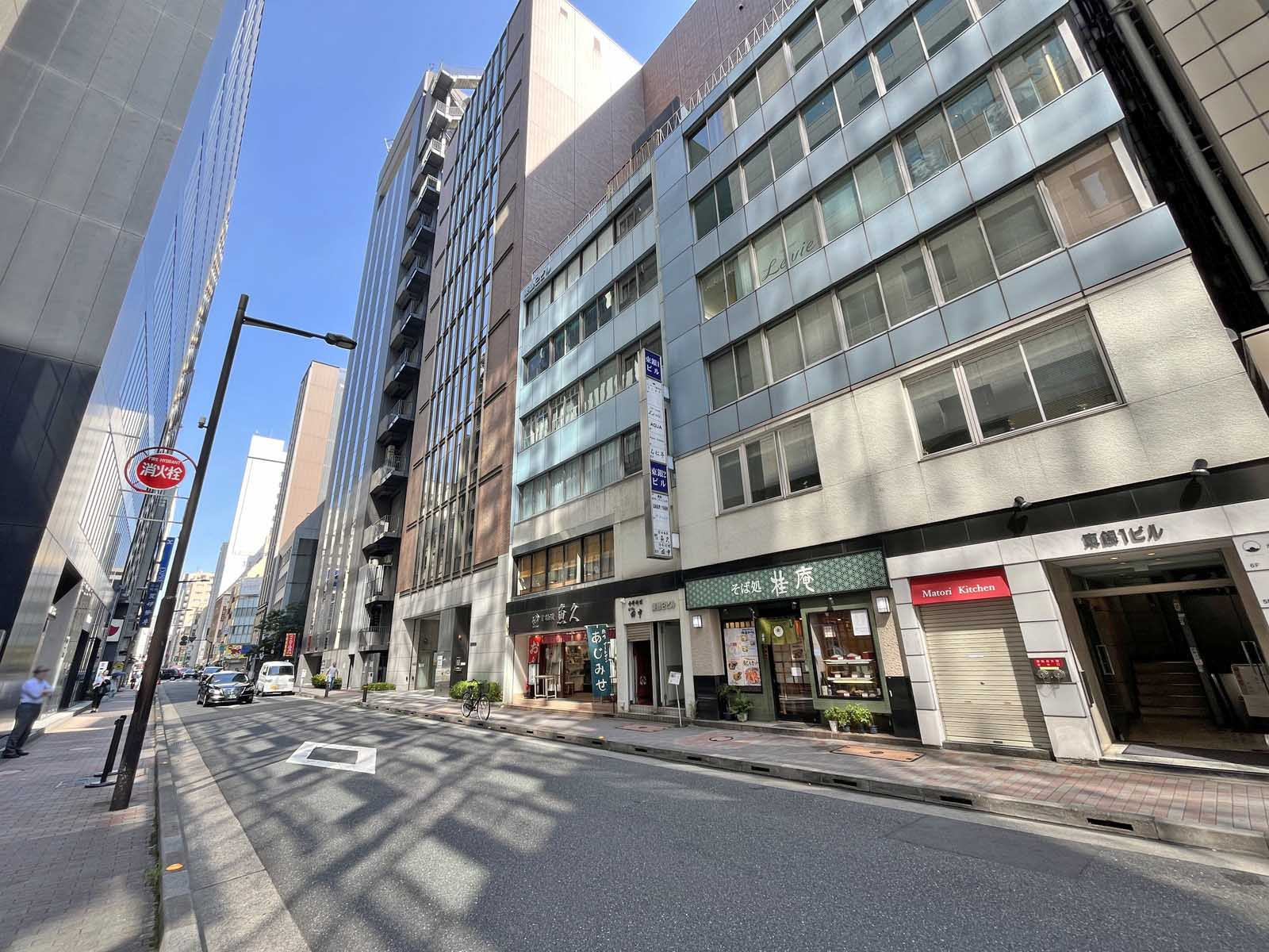 東銀1ビル前面通り