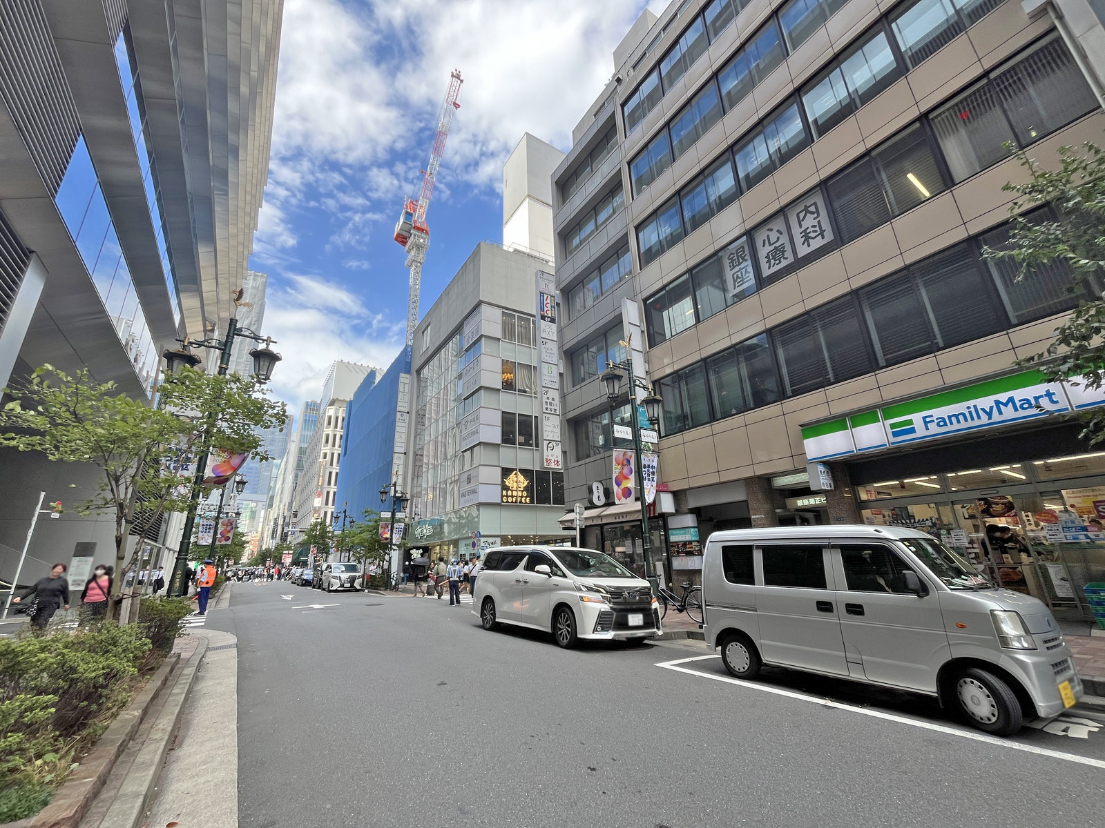 ダイヤモンドビル前面のみゆき通り