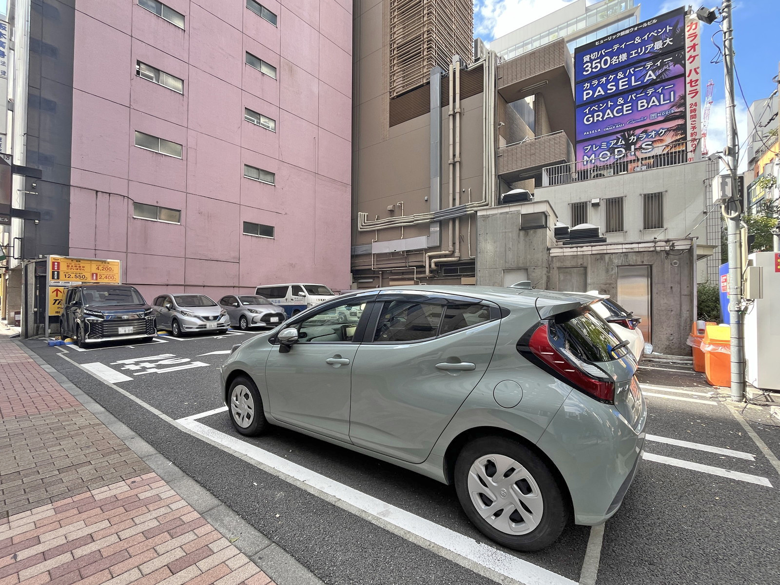 同じ並びのコインパーキング