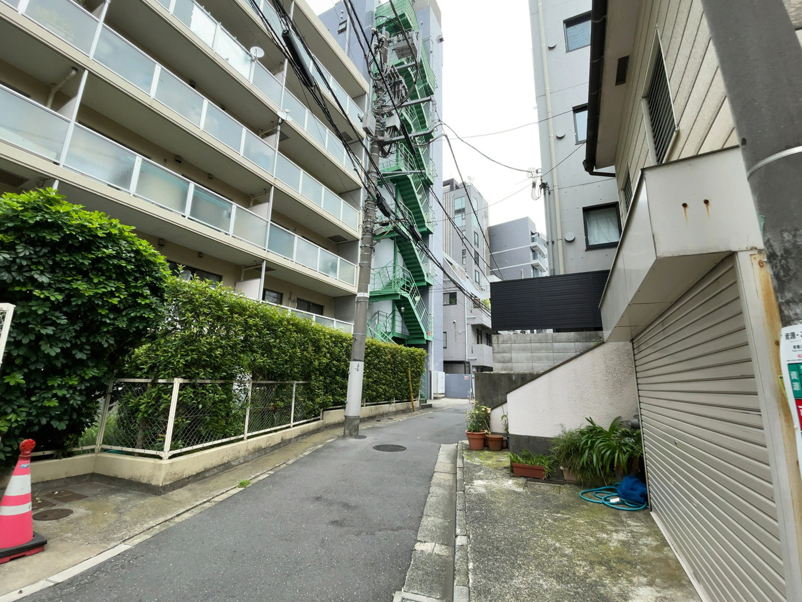 グレースコート前面の通り