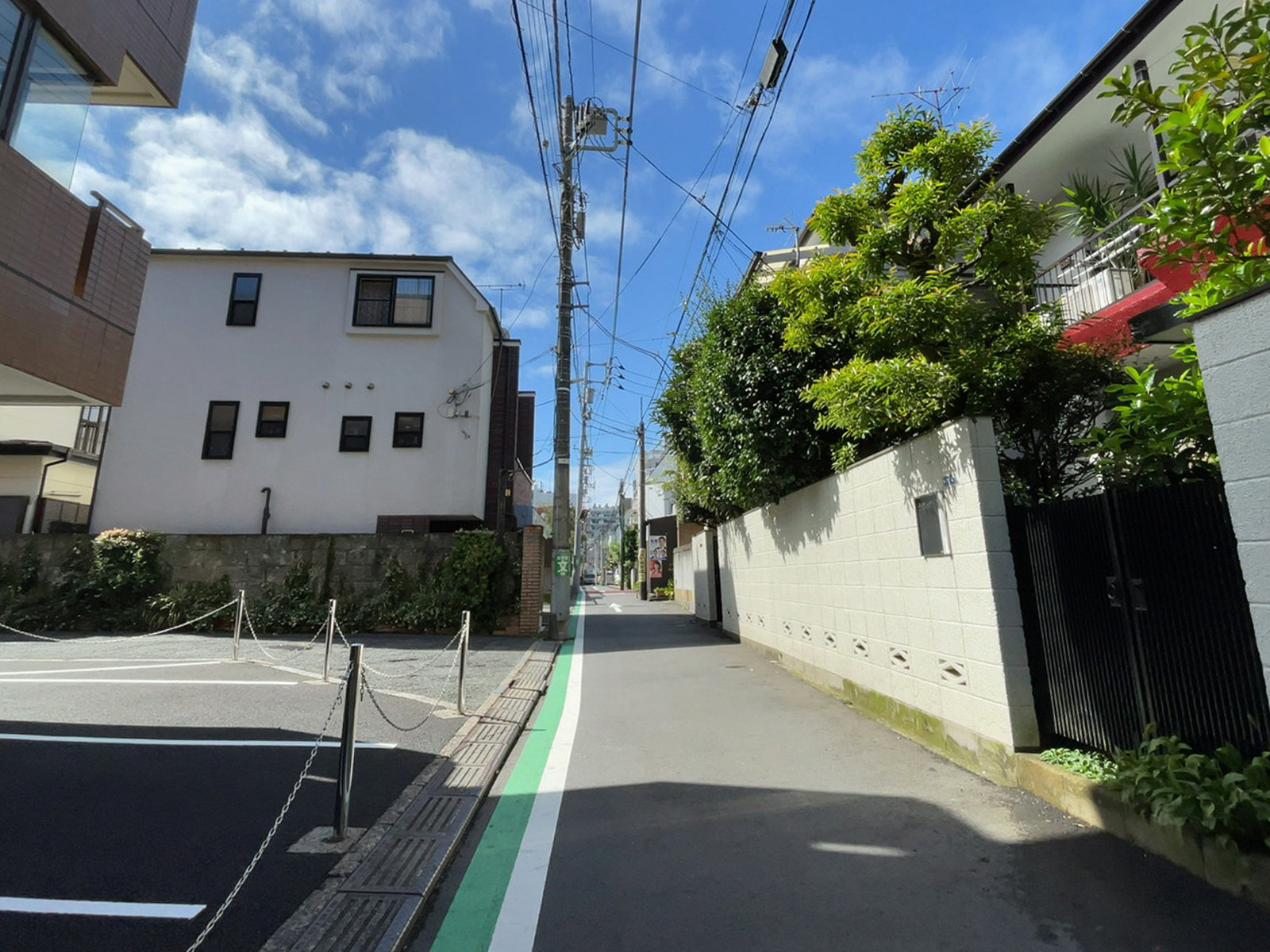 モリタニビル前面の通り