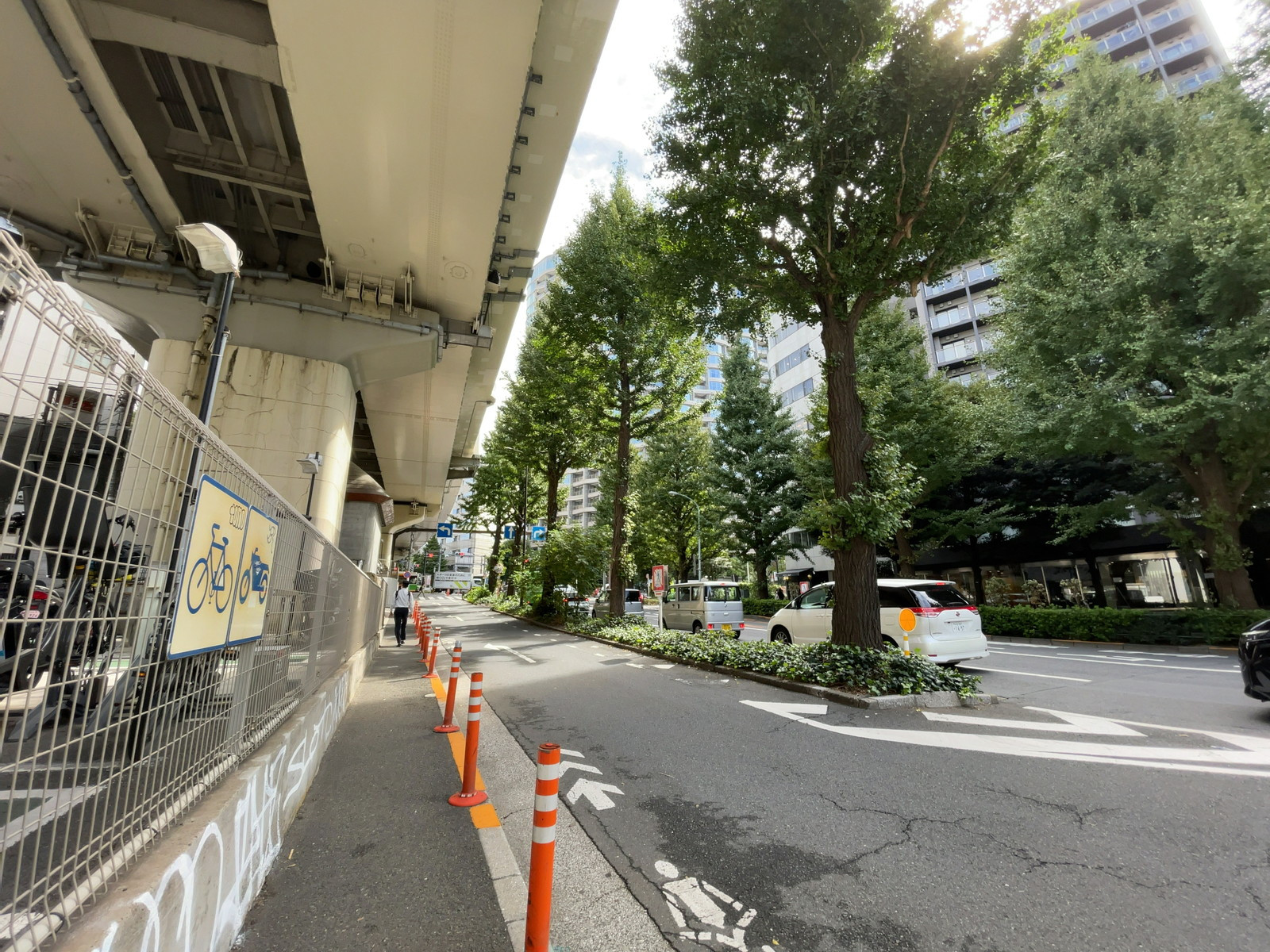 KSビル前面の通り