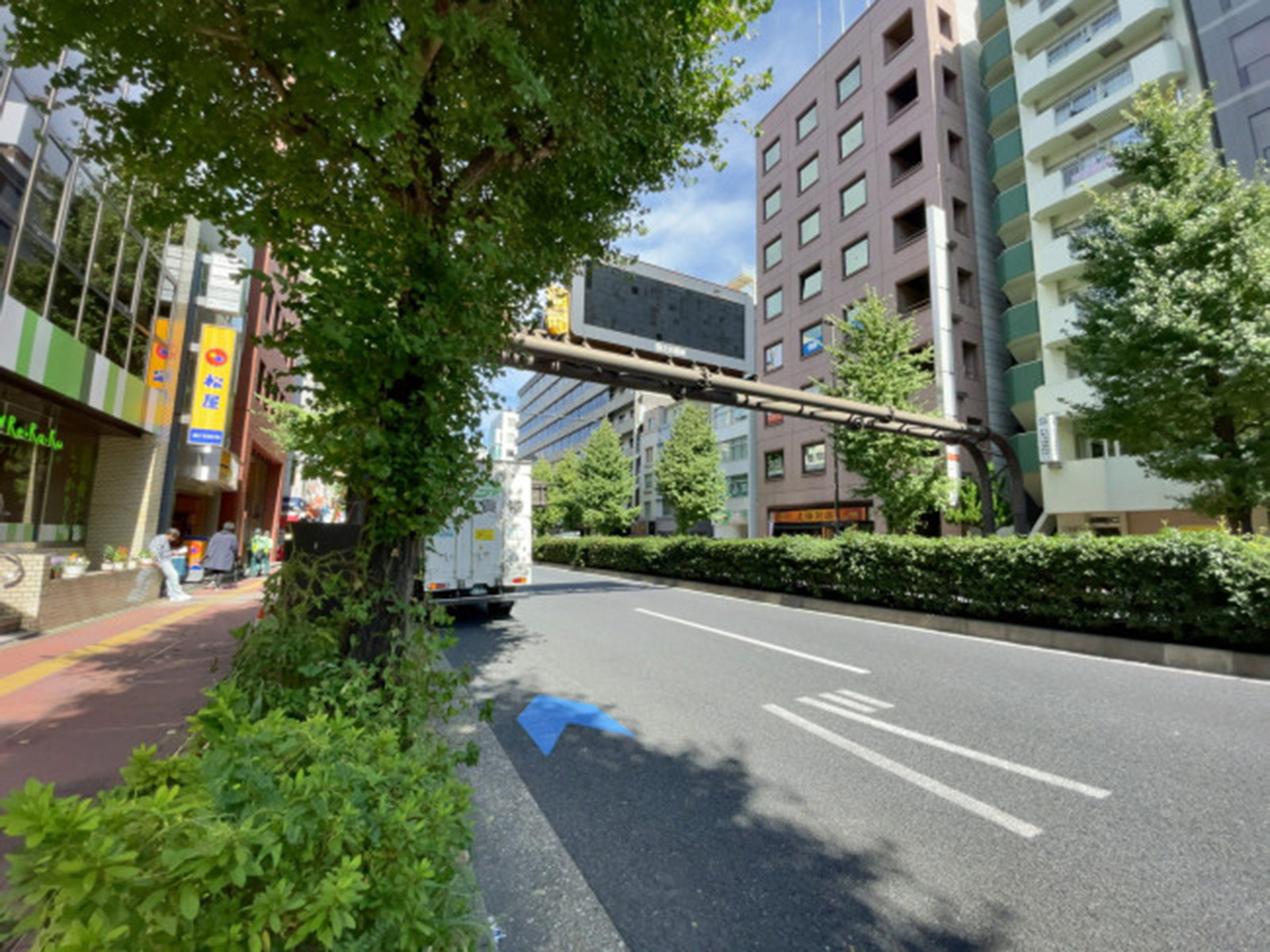 フロンティア本郷2前面の通り