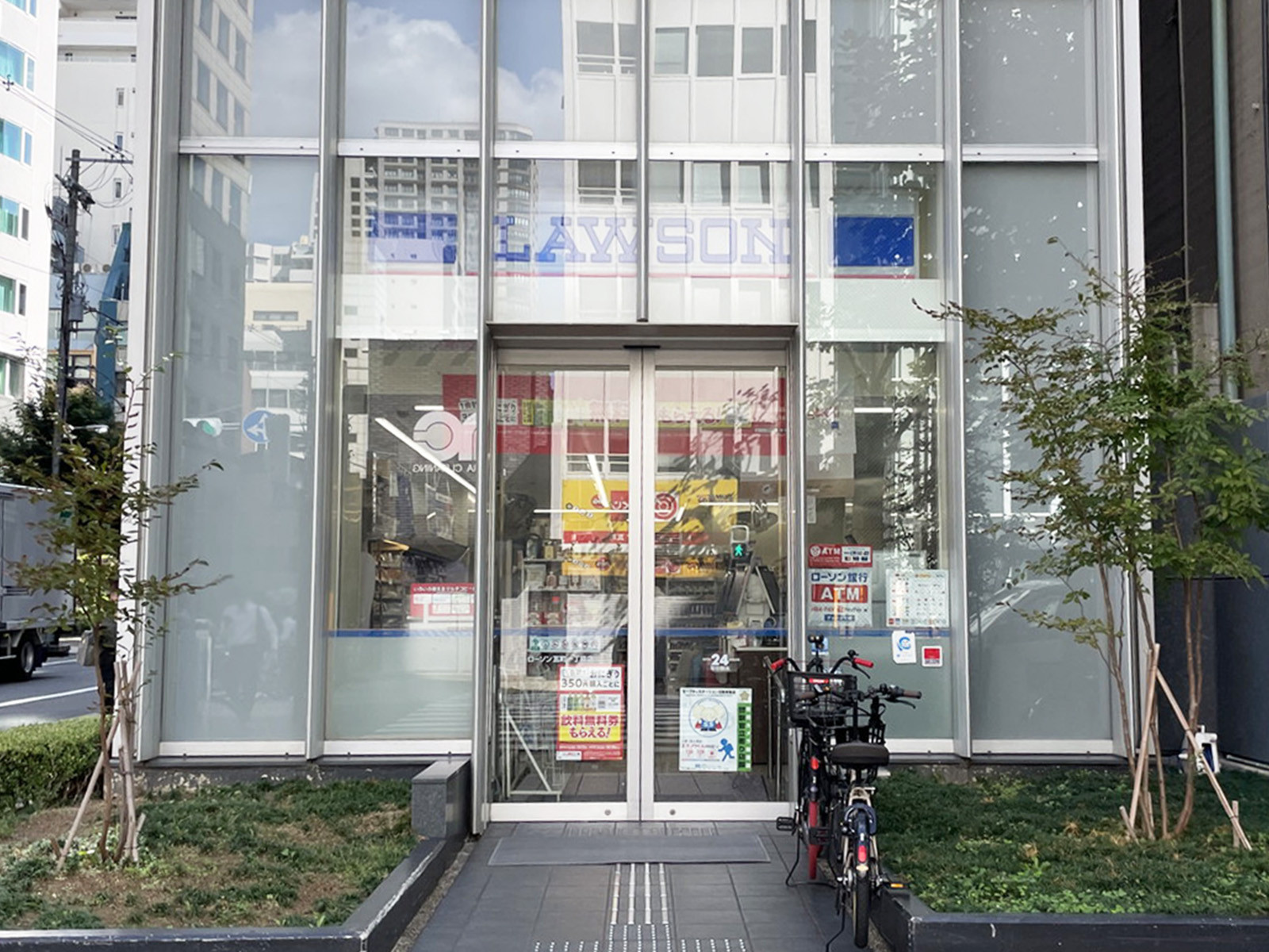 並びにあるローソン 瓦町一丁目店
