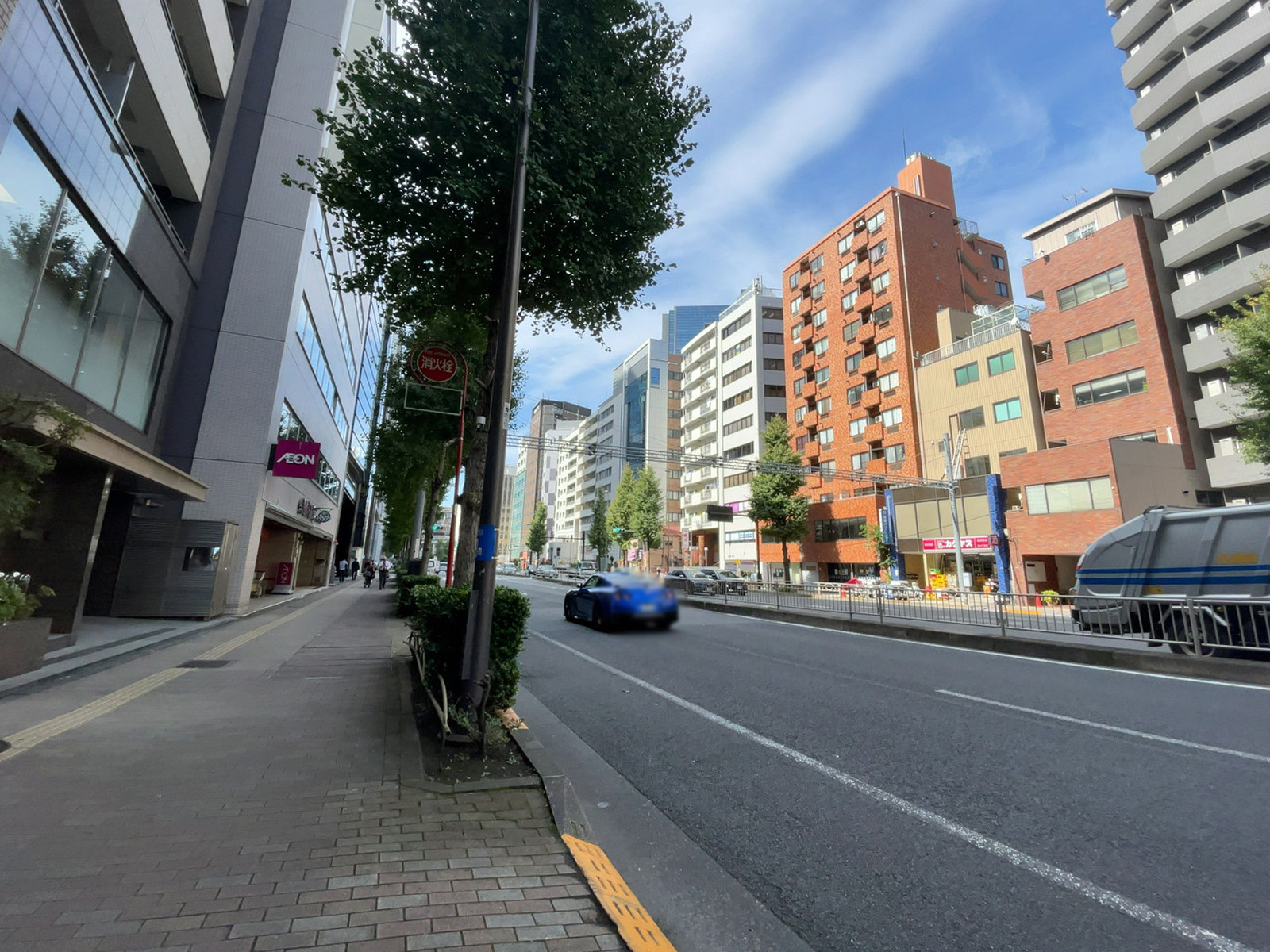 Aフロント田町ビル前面の第一京浜