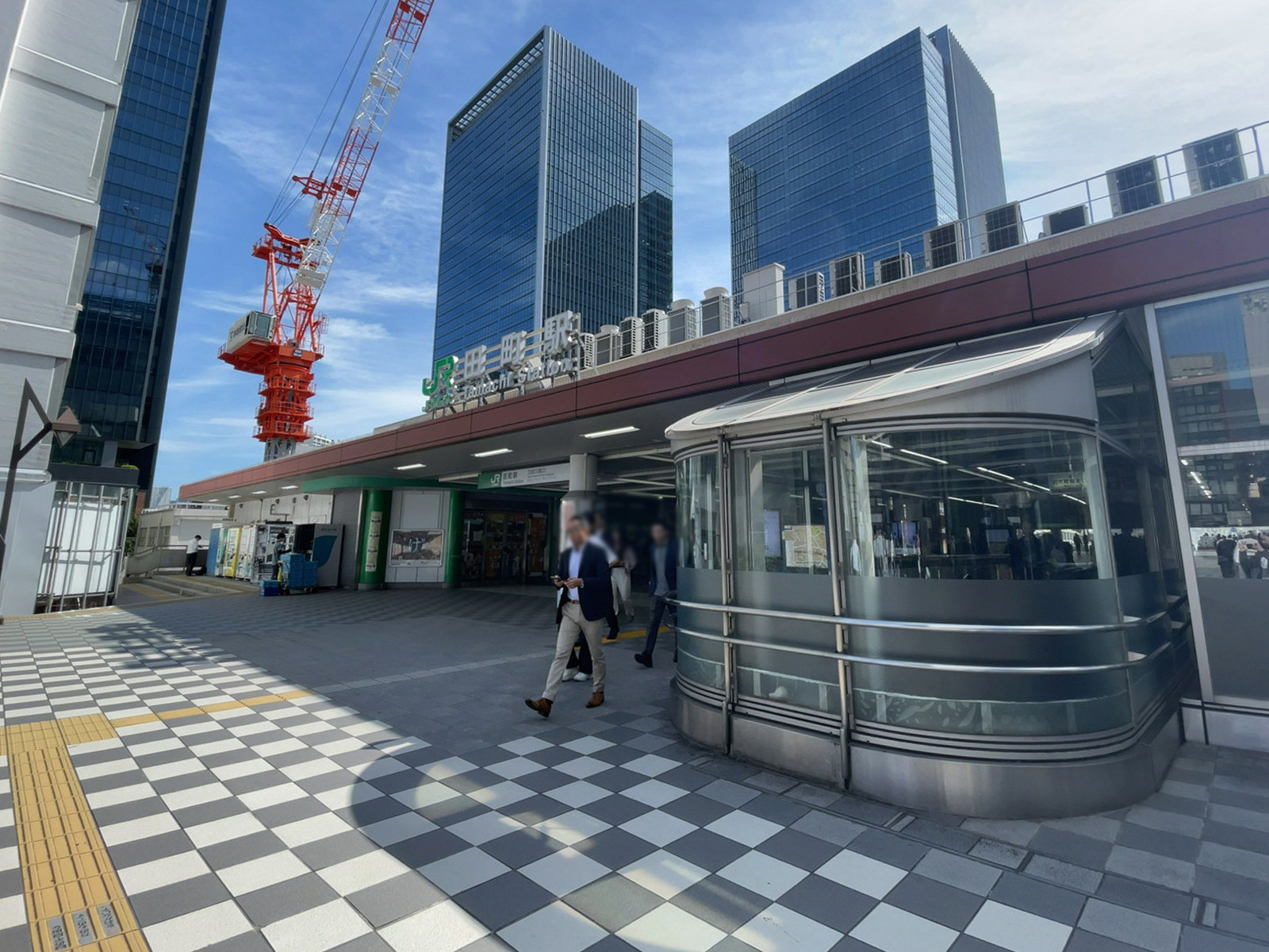 徒歩圏内の「田町駅」