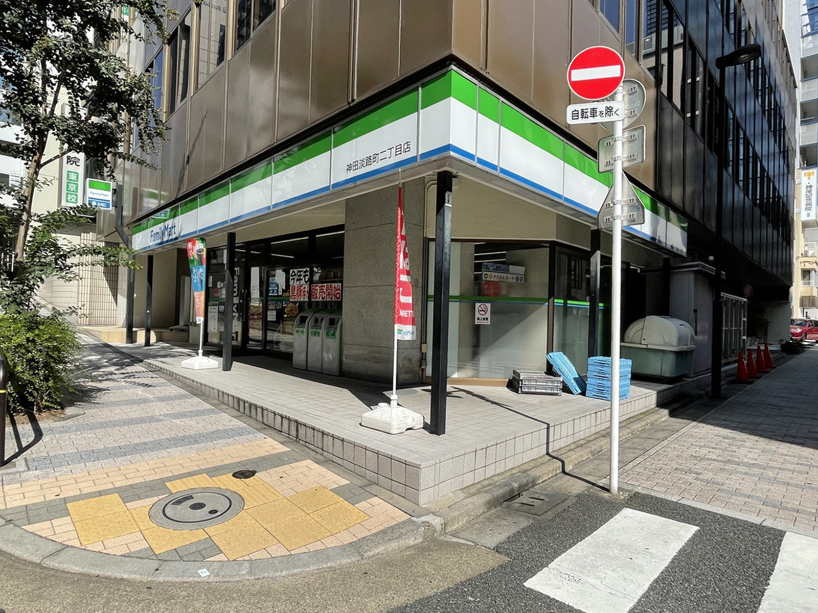 徒歩2分のファミリーマート神田淡路町2丁目店