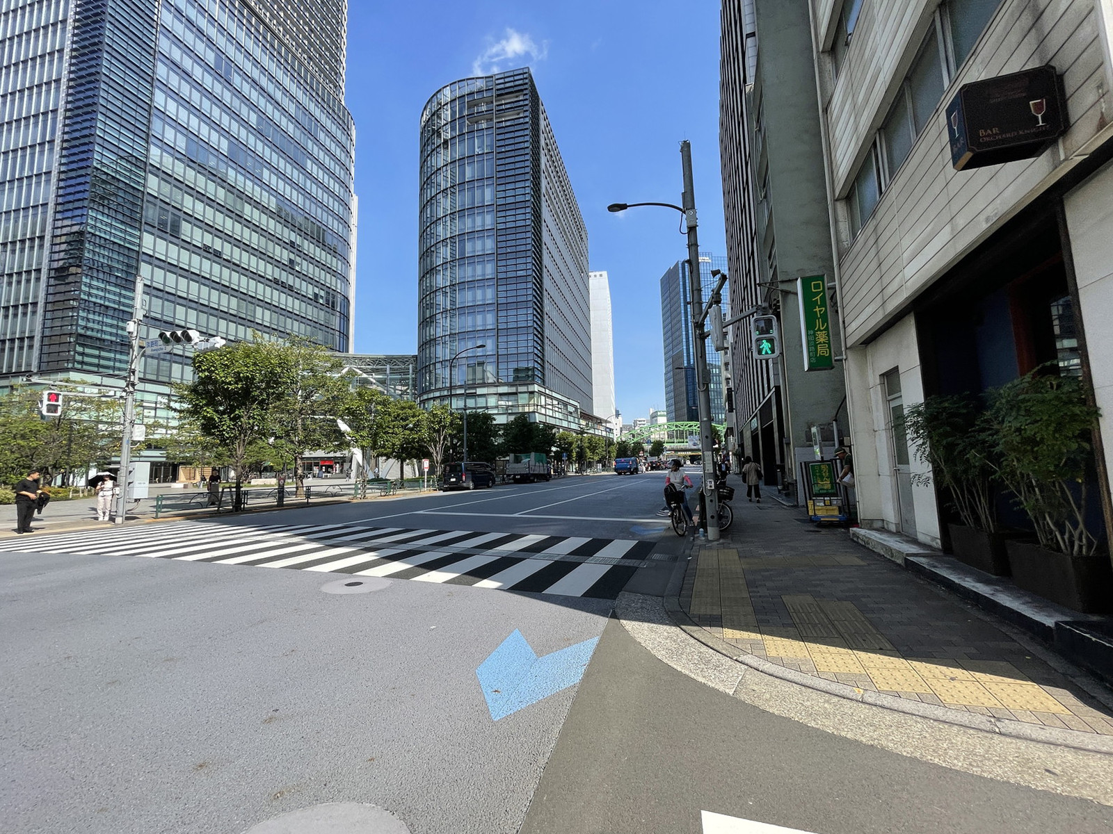 レジディア神田淡路町前面の通り