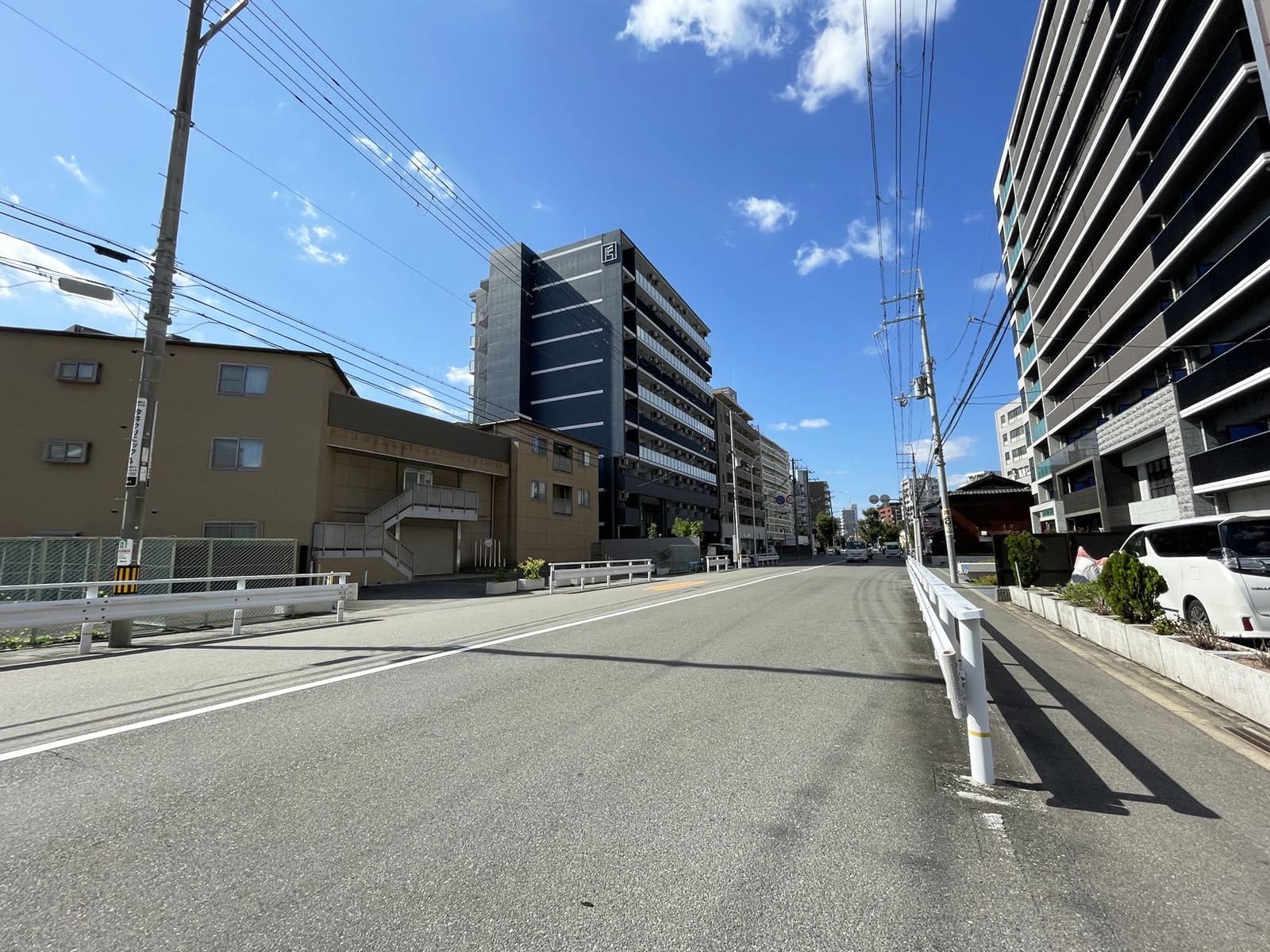 オーブ新大阪フロンティアビル前面の通り