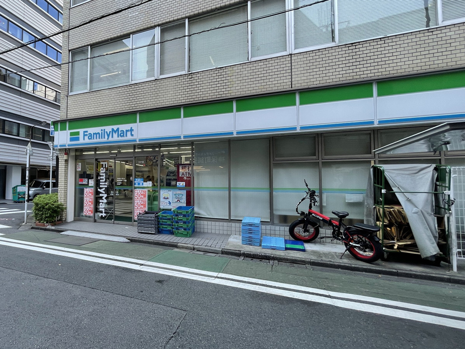 徒歩1分のファミリーマート神田神保町1丁目店