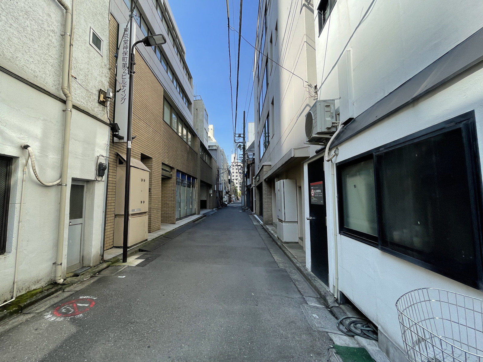 東京堂神保町第2ビルディング前面の通り