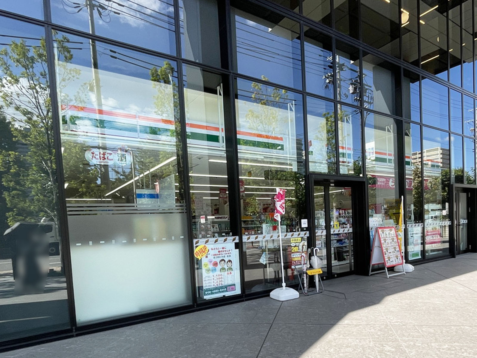 隣にあるセブンイレブン新大阪第2NKビル店