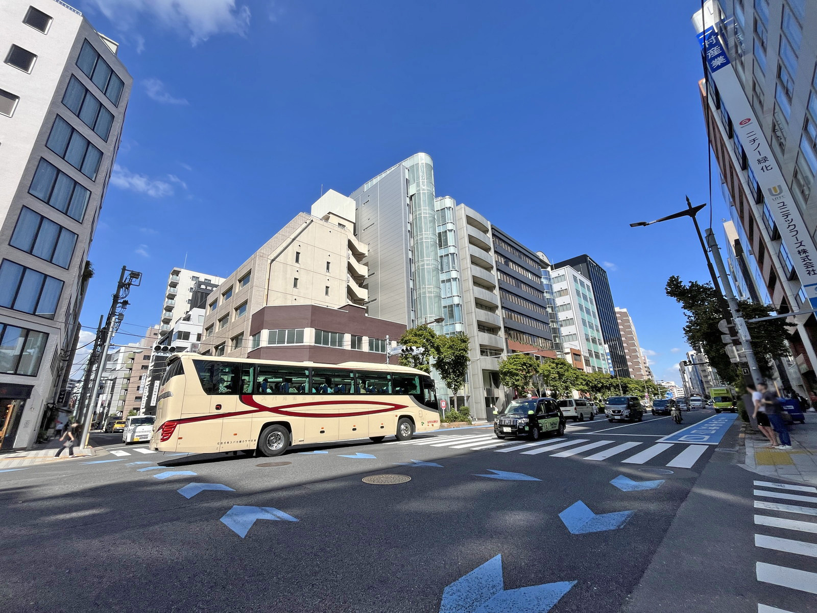 小伝馬町YSビル前面通り
