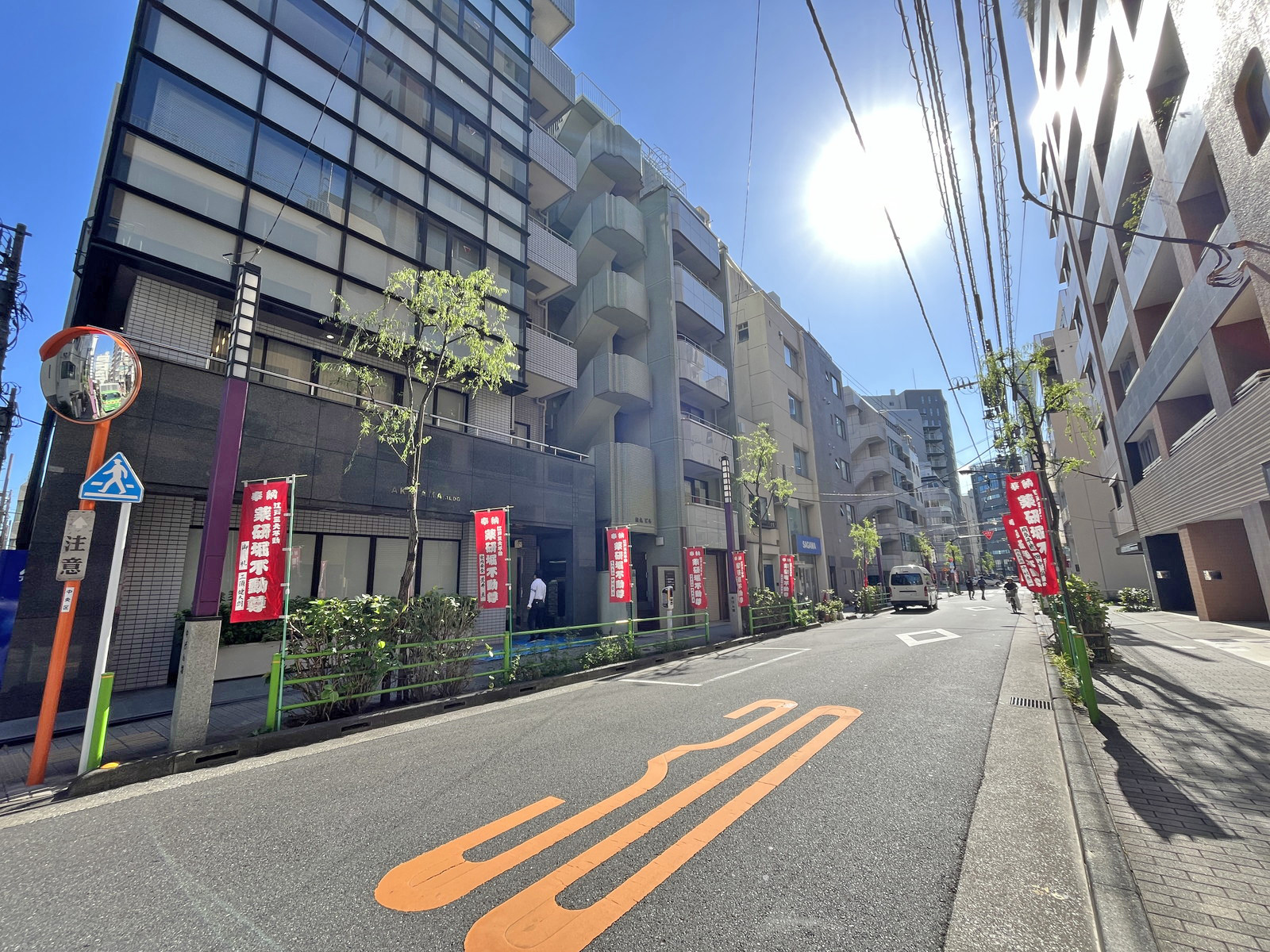 クリエイトビル前面通り