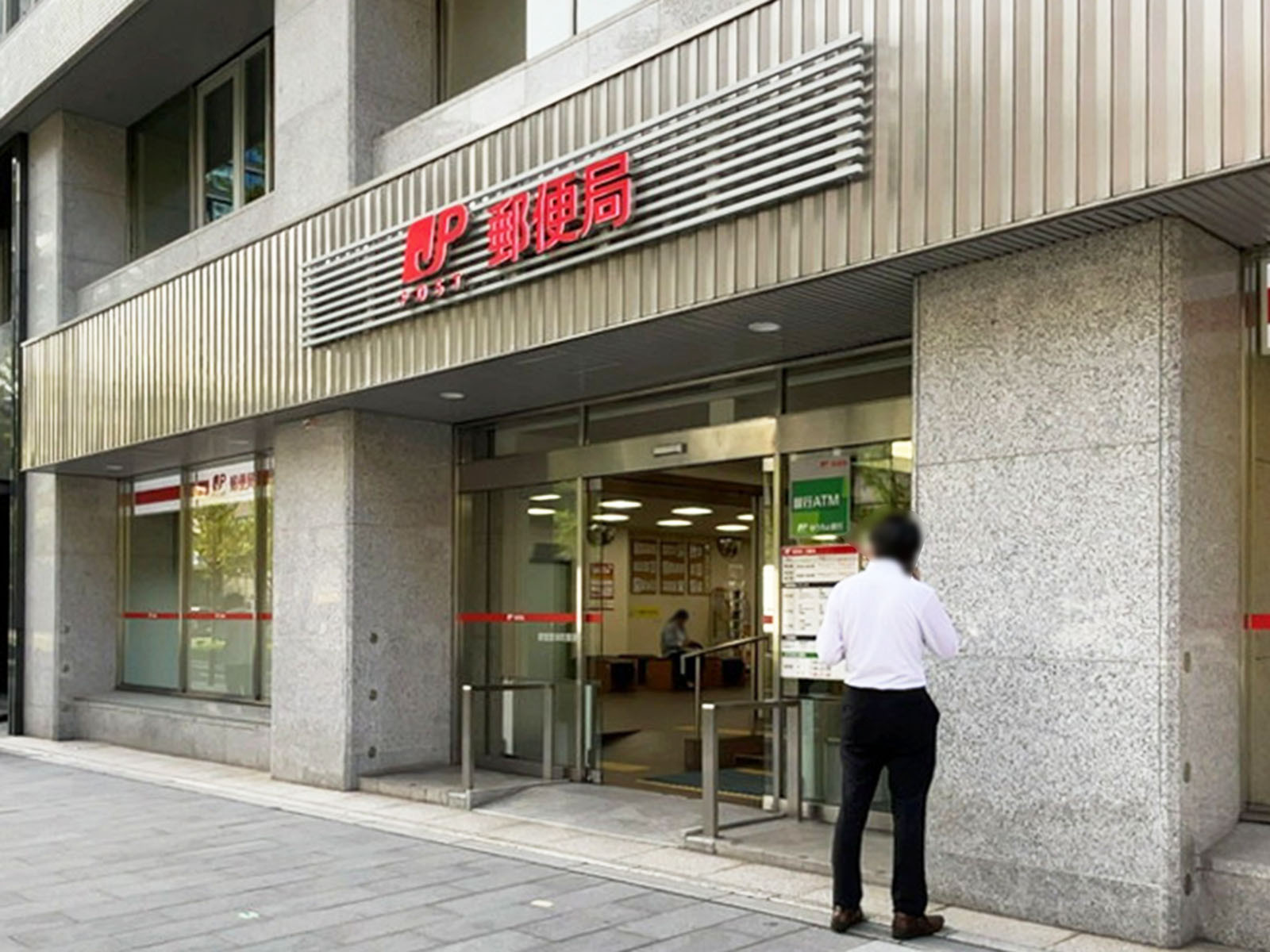 徒歩3分の御堂筋本町郵便局