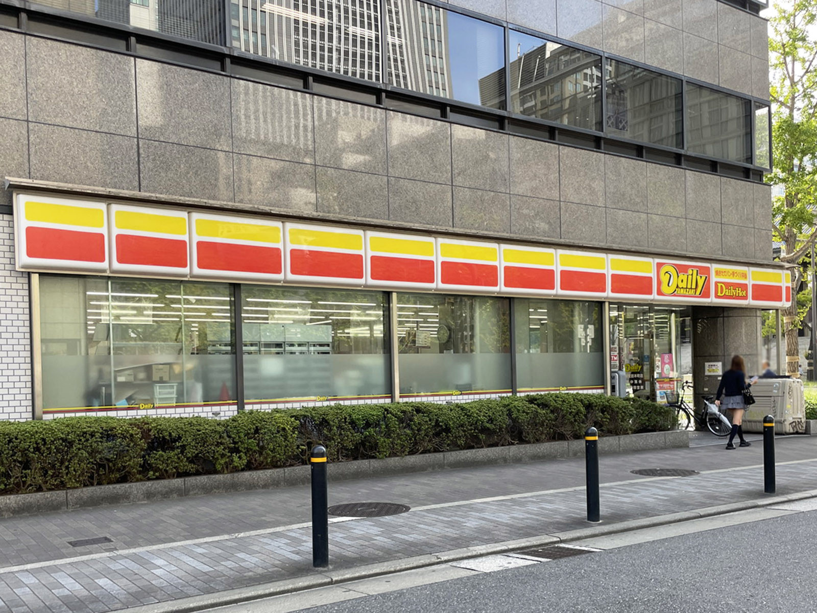 同じ通りにあるデイリーヤマザキ 御堂筋本町店