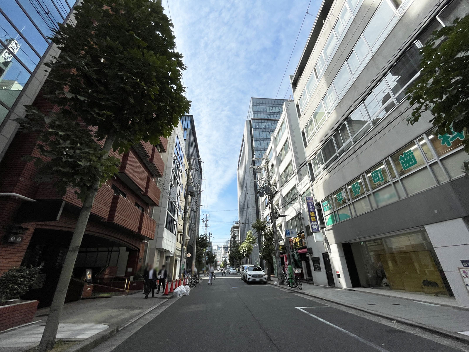 辻梅ビル前面の通り