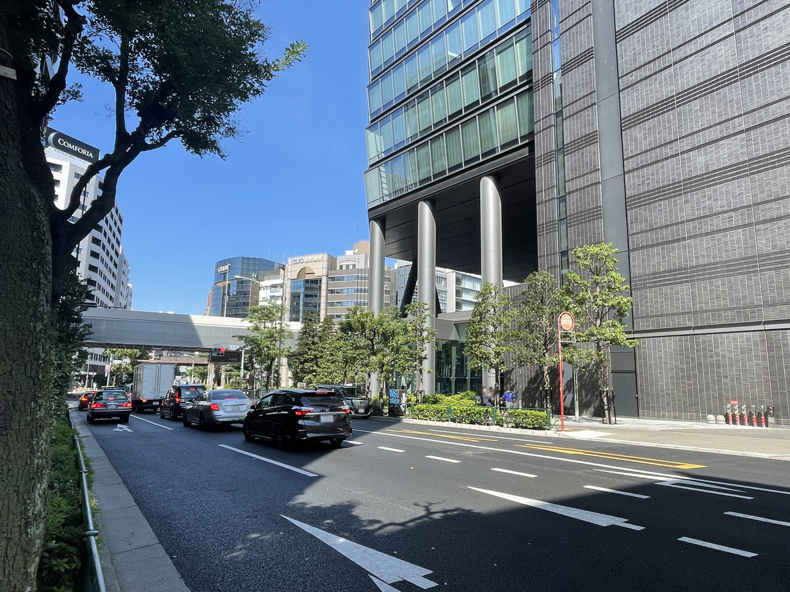 MFPR渋谷南平台ビル前面の旧山手通り