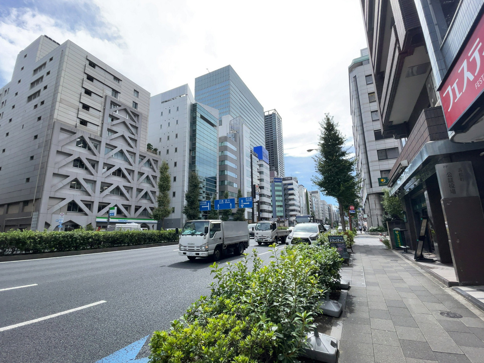 大門ビル前面の第一京浜