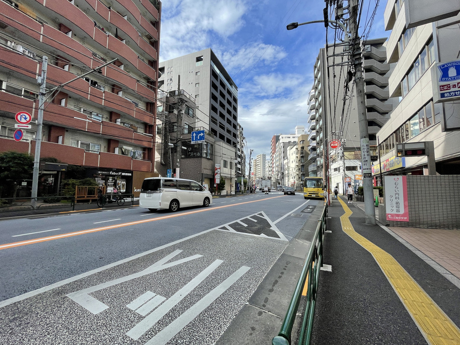 ATK千駄木ビル前面の通り