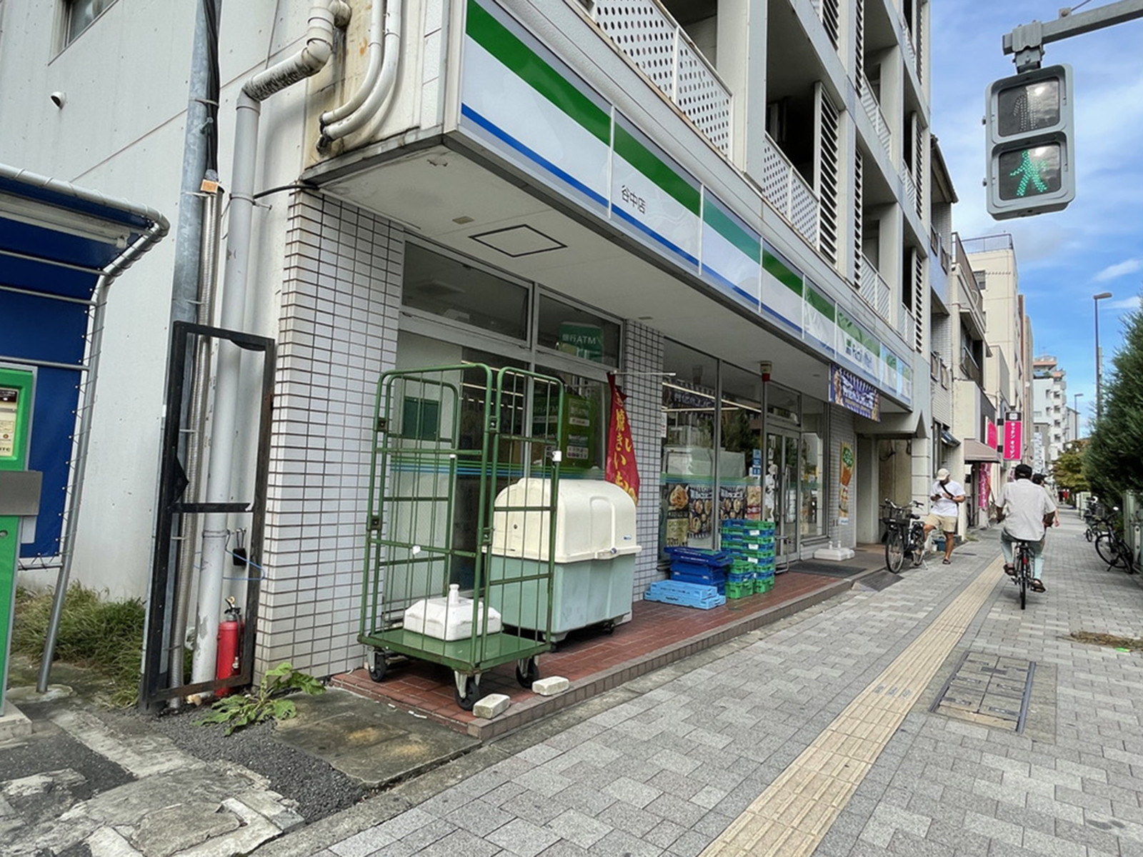 徒歩4分のファミリーマート谷中店