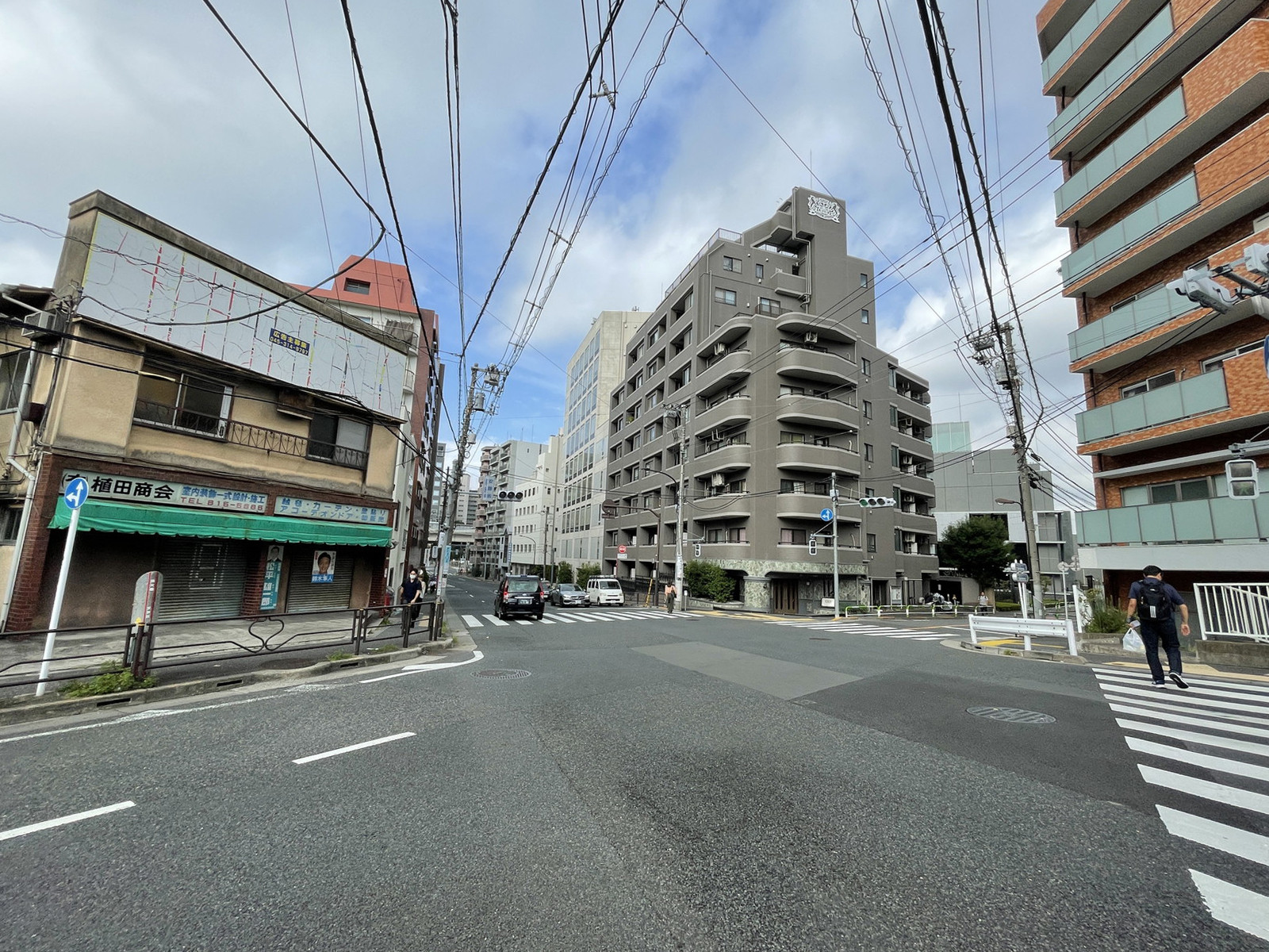 春日ビューハイツ前面の通り