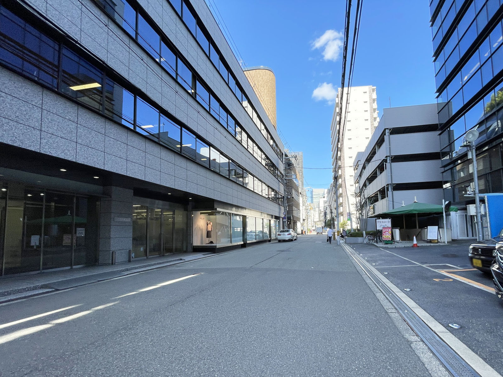 井門瓦町第2ビル前面の通り