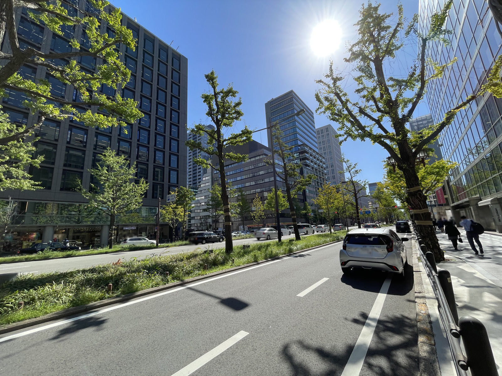京阪神瓦町ビル前面の通り