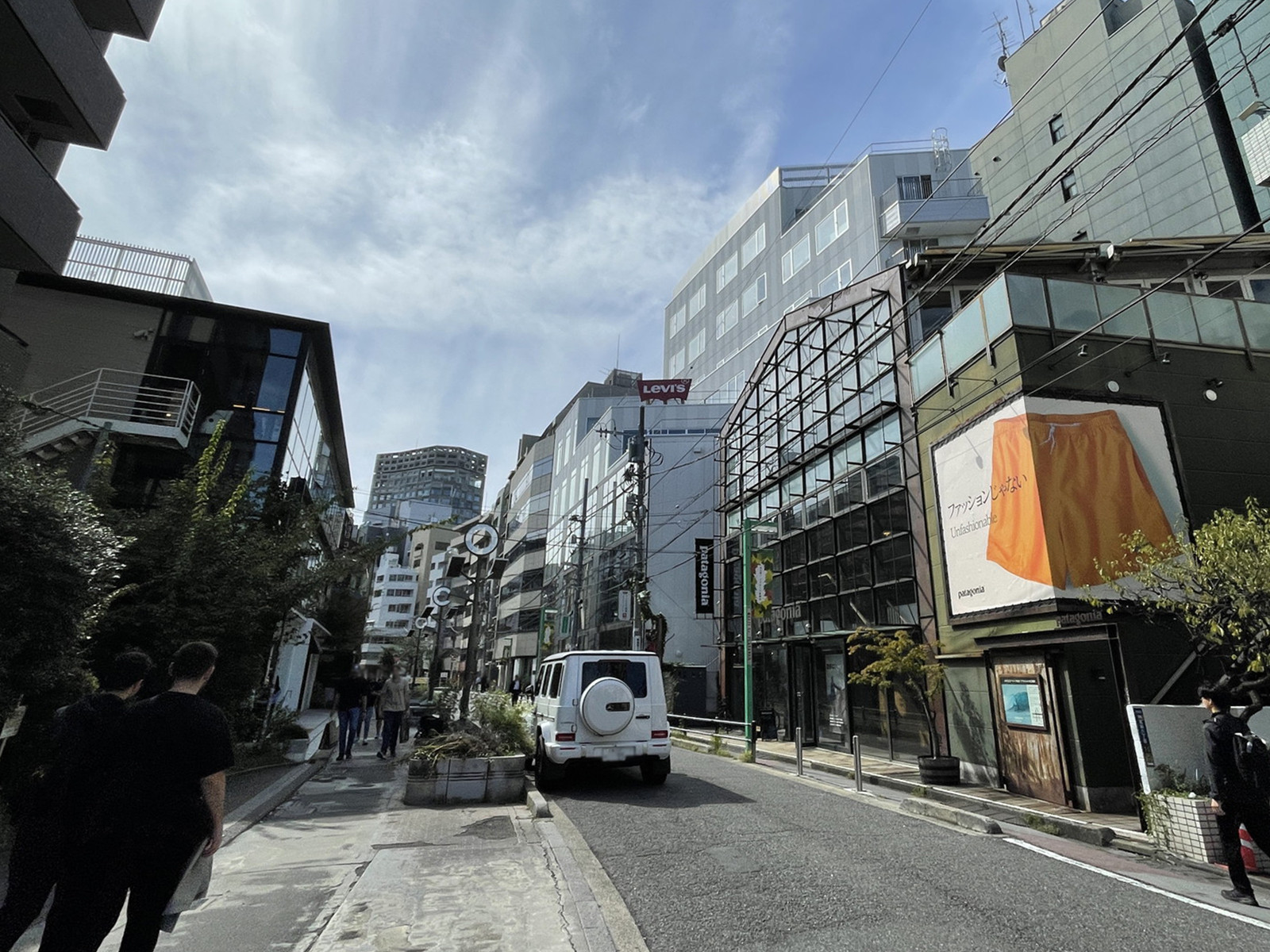 高部ビル前面の旧渋谷川遊歩道路